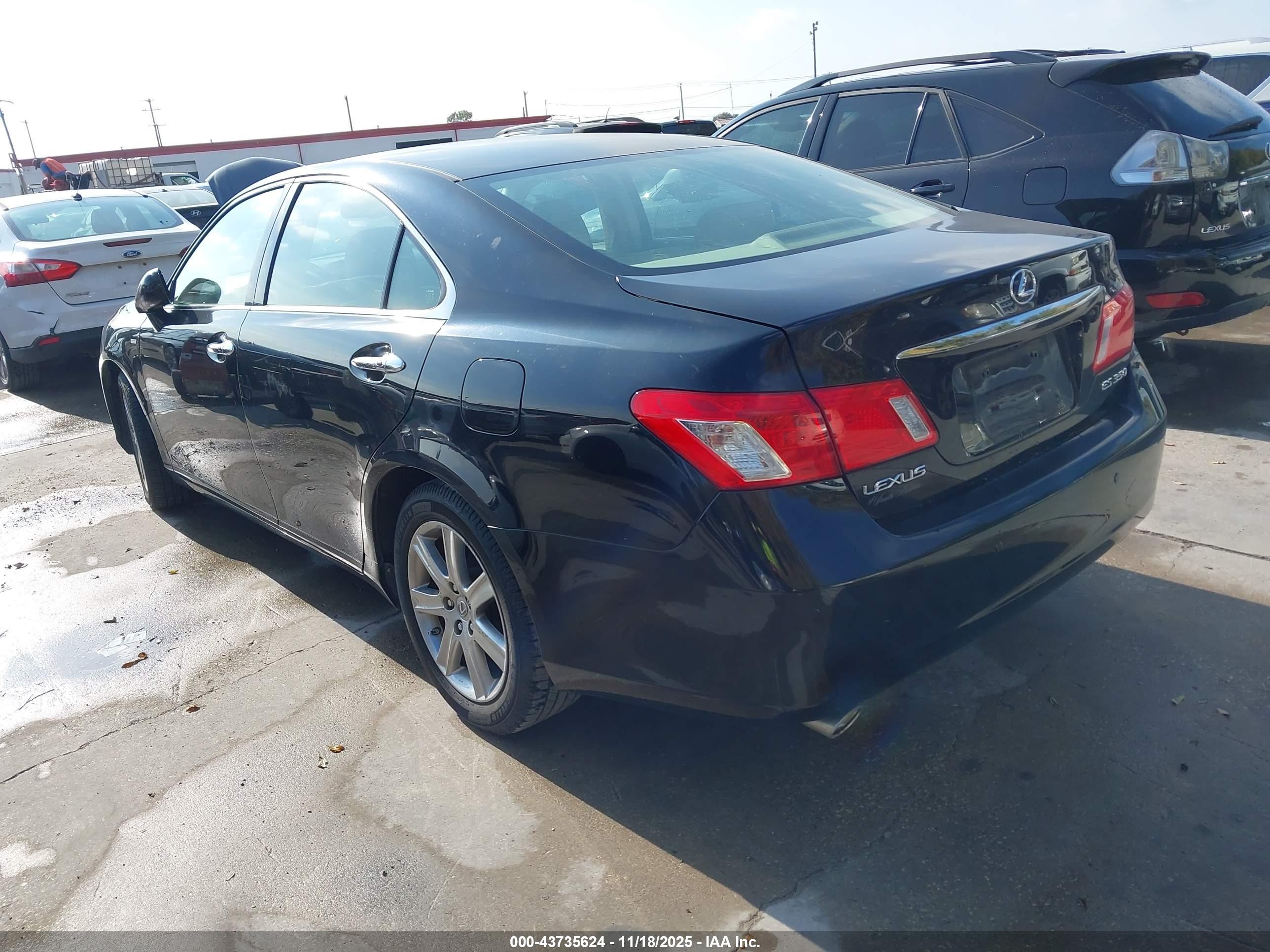 LEXUS ES image 3