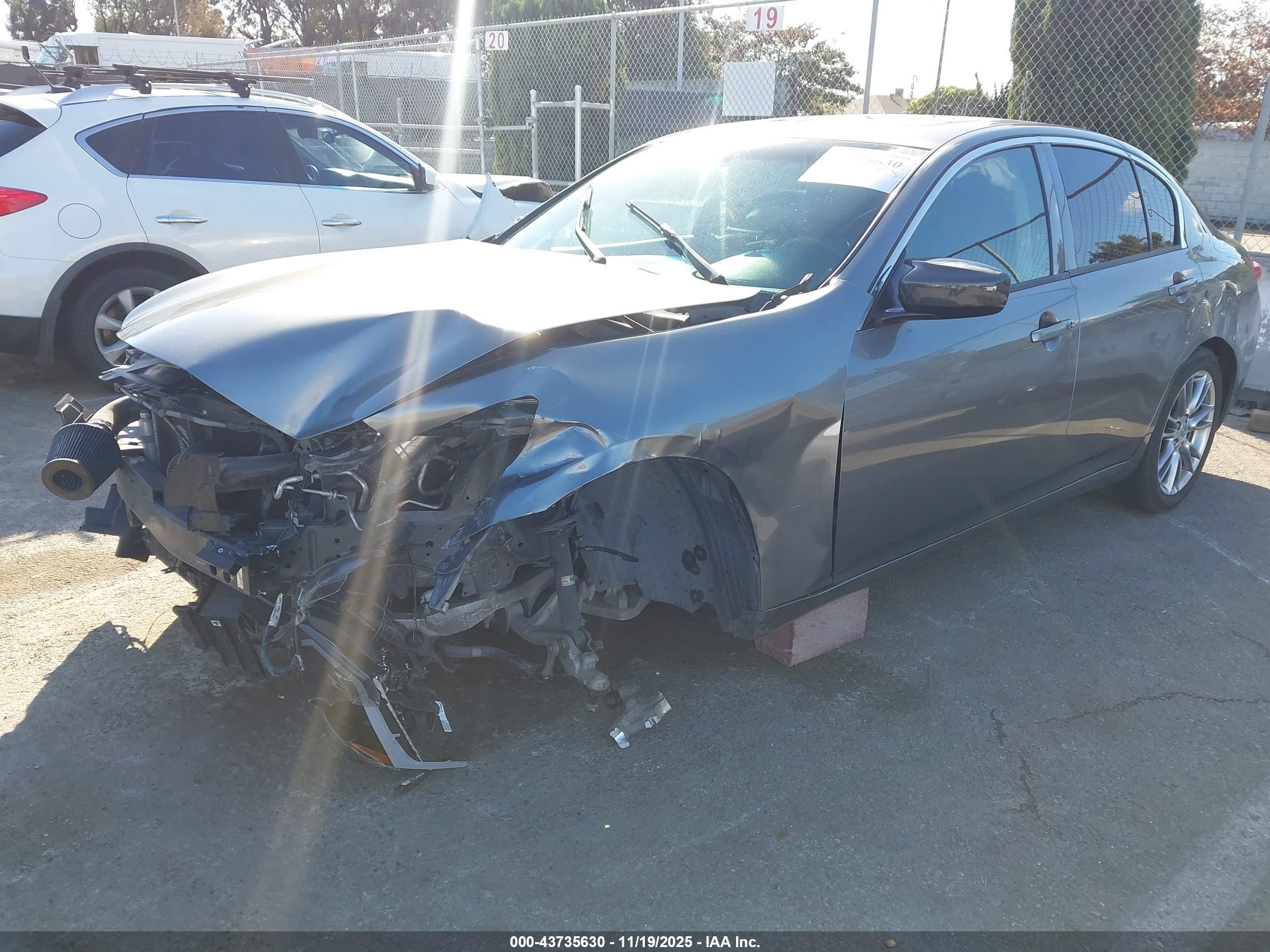 INFINITI G37 image 2