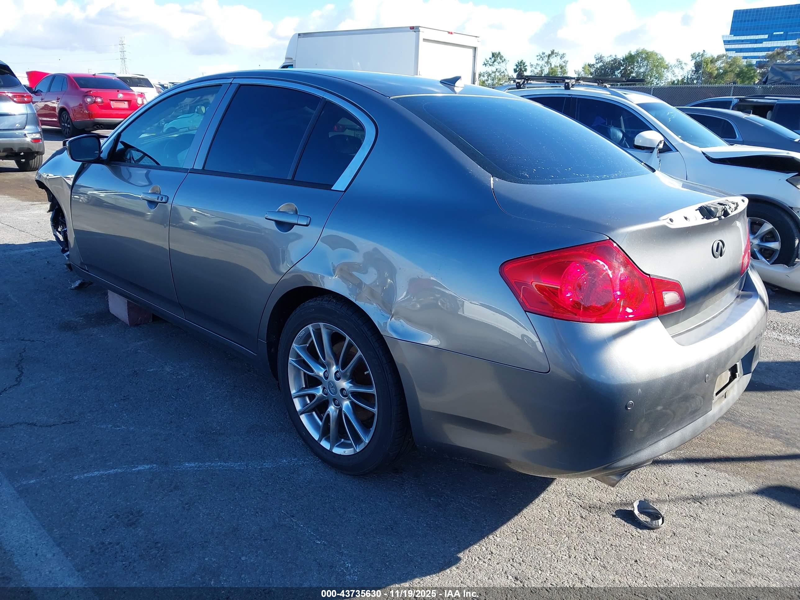 INFINITI G37 image 3