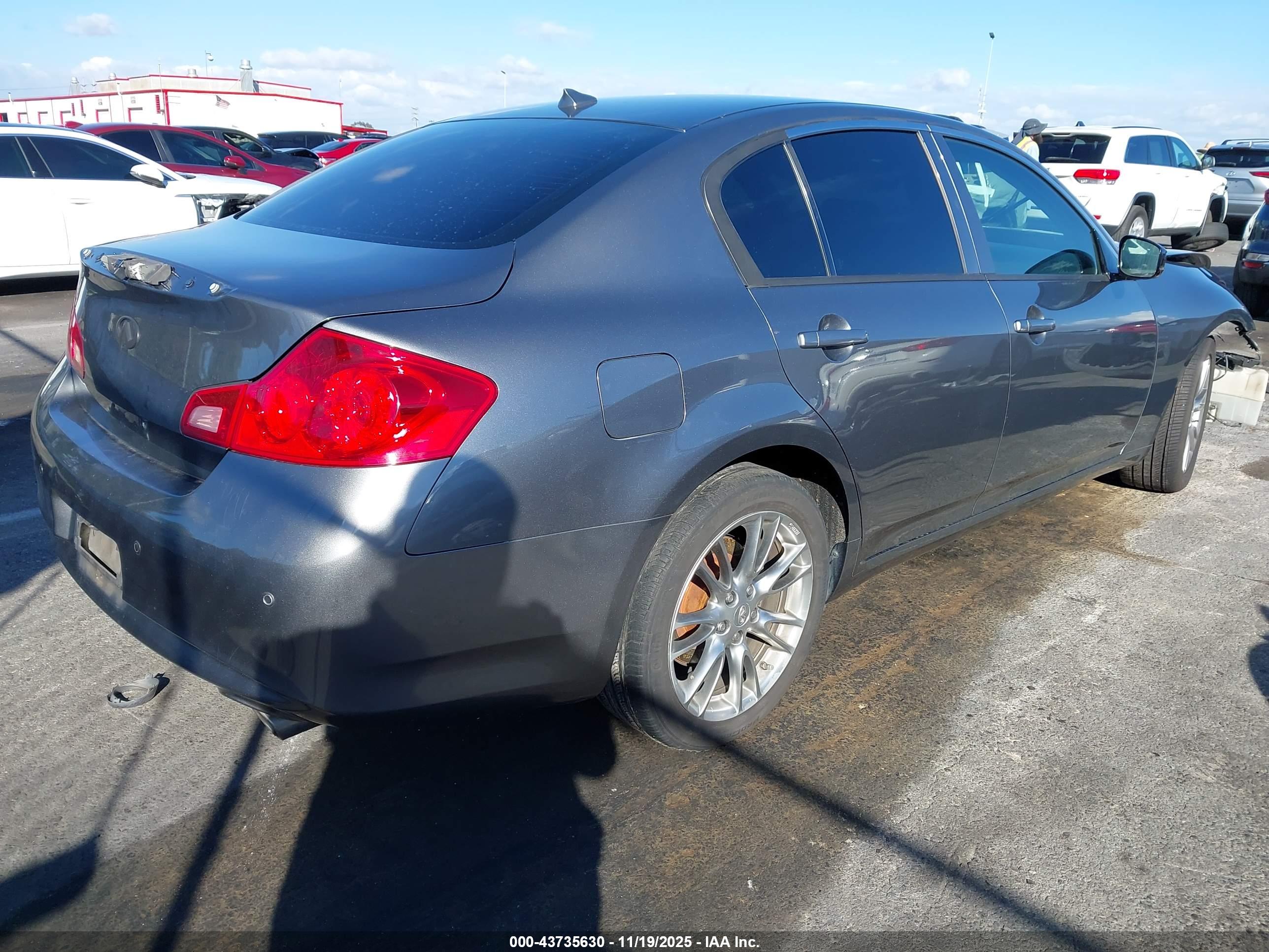 INFINITI G37 image 4