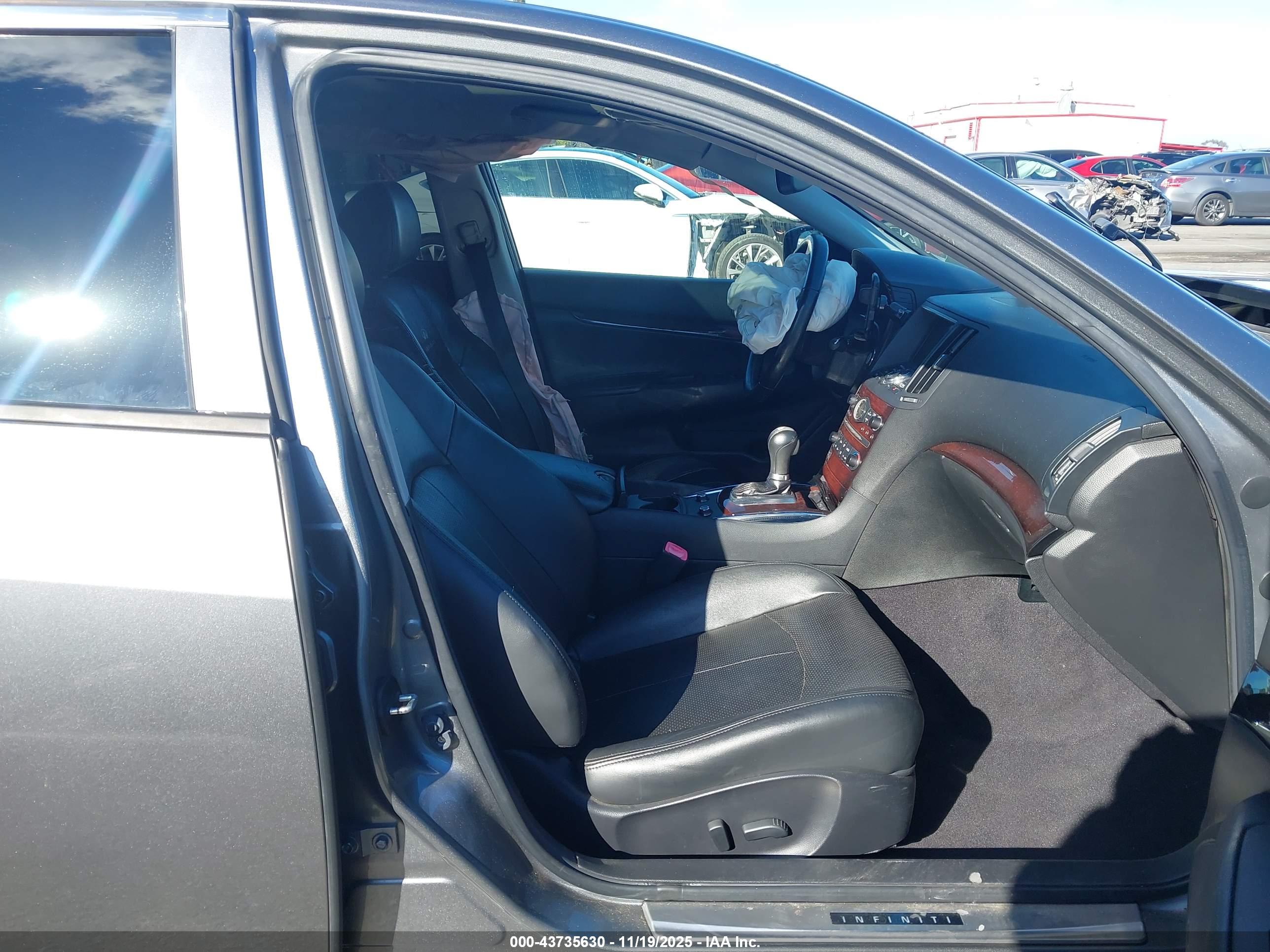 INFINITI G37 image 5
