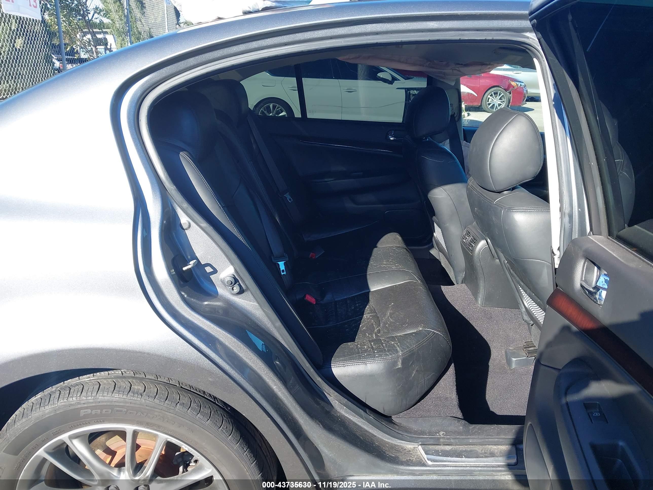 INFINITI G37 image 8