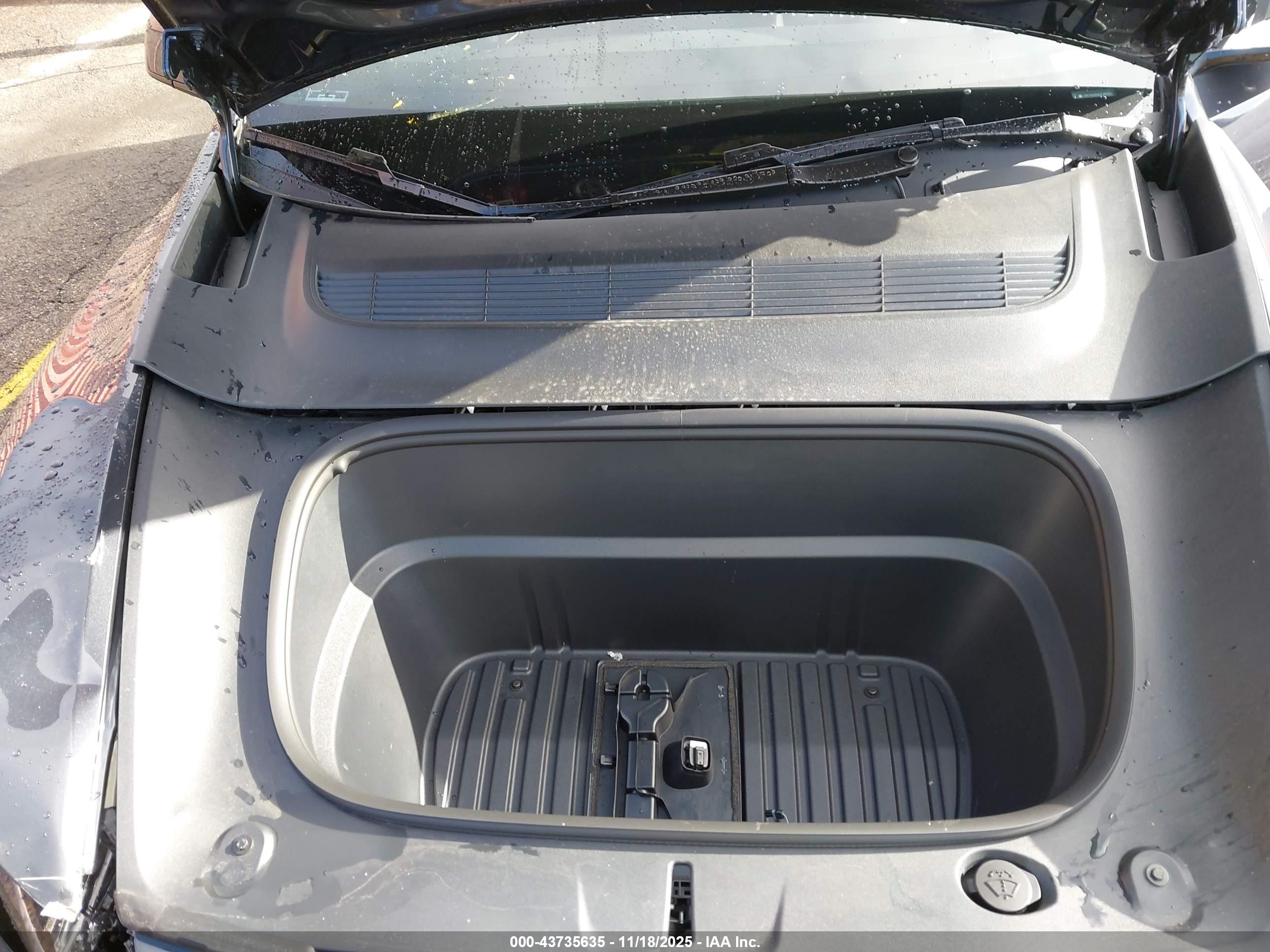 TESLA MODEL image 10