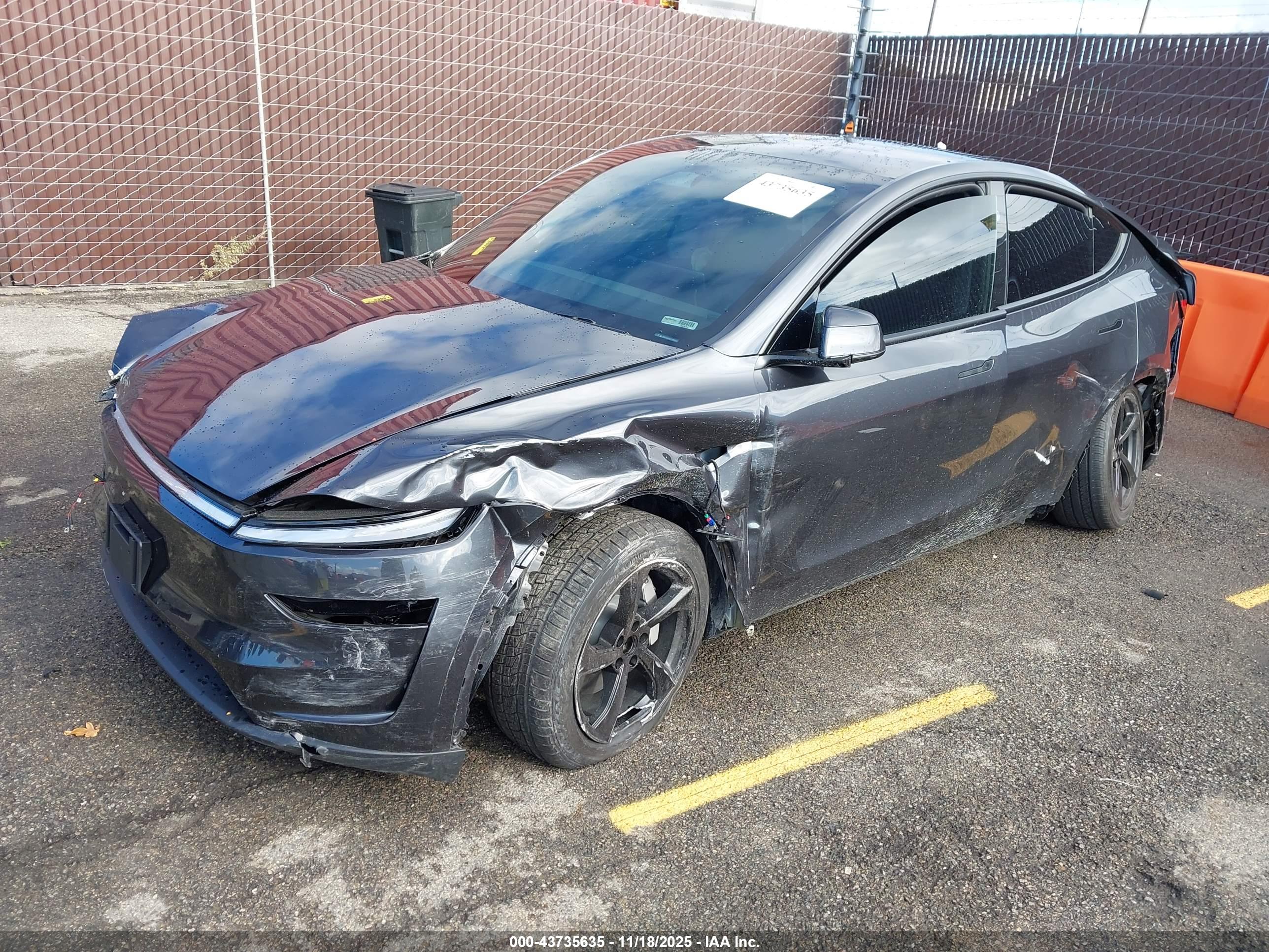 TESLA MODEL image 2