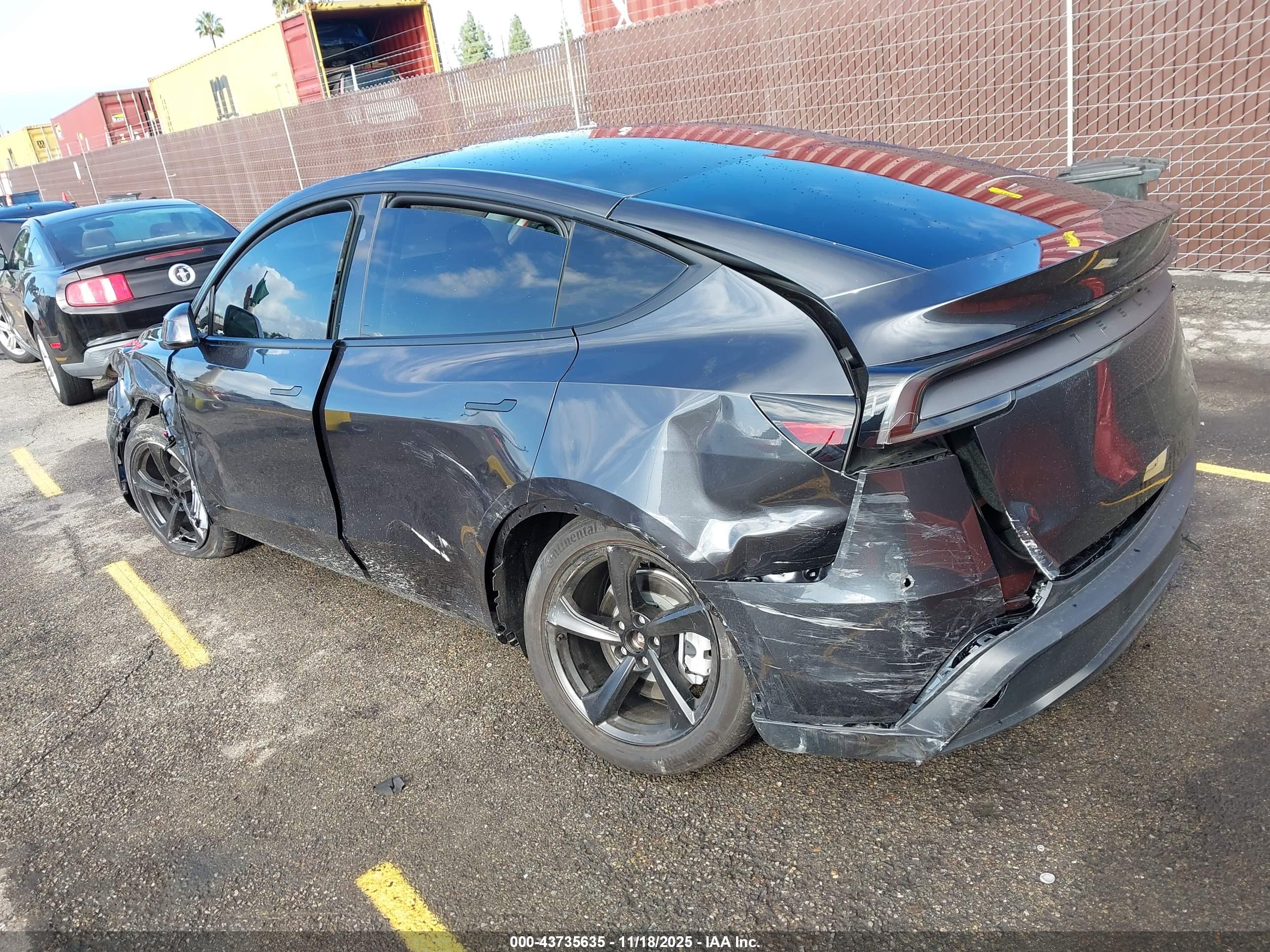 TESLA MODEL image 3