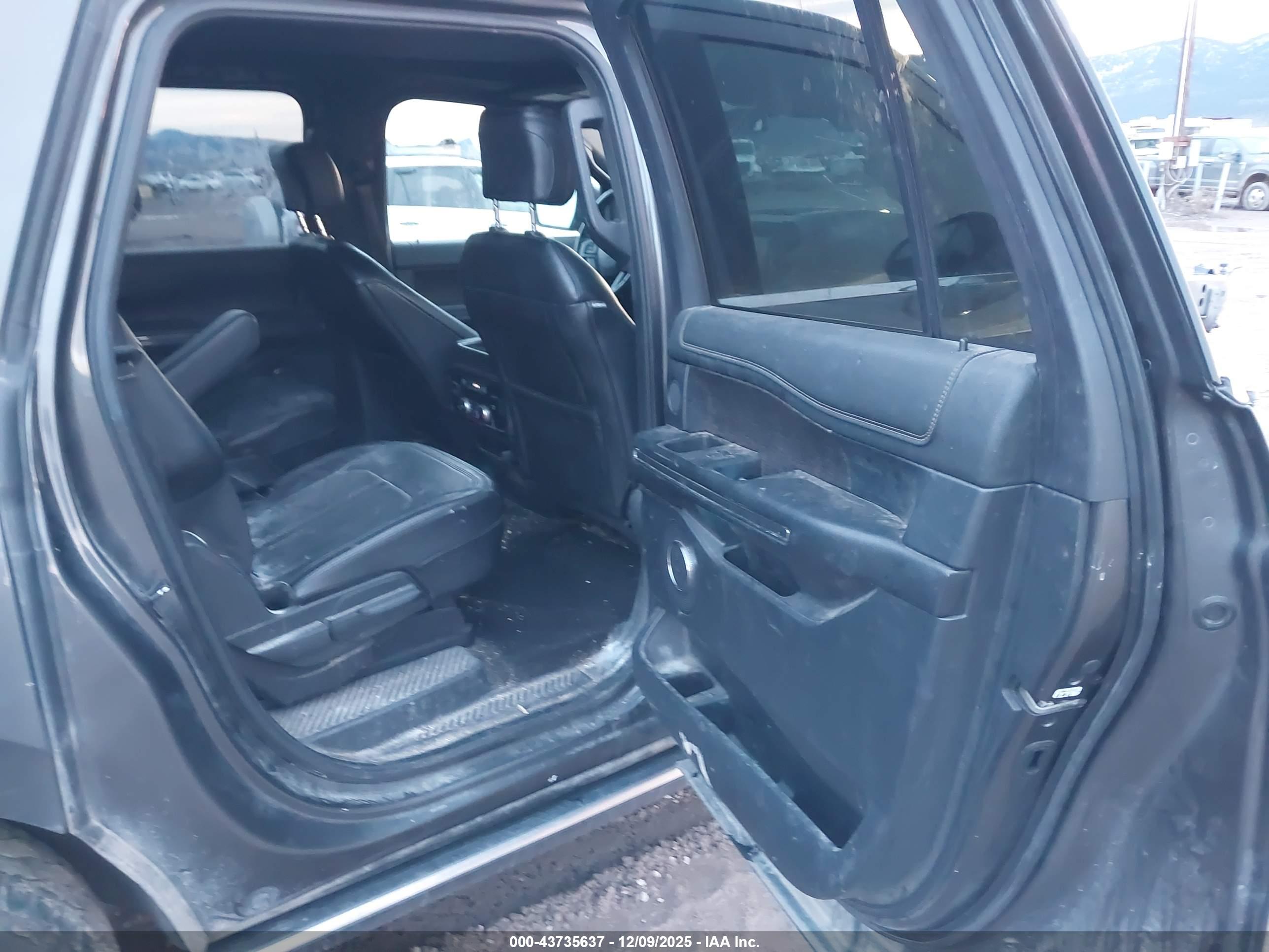 FORD EXPEDITION image 8