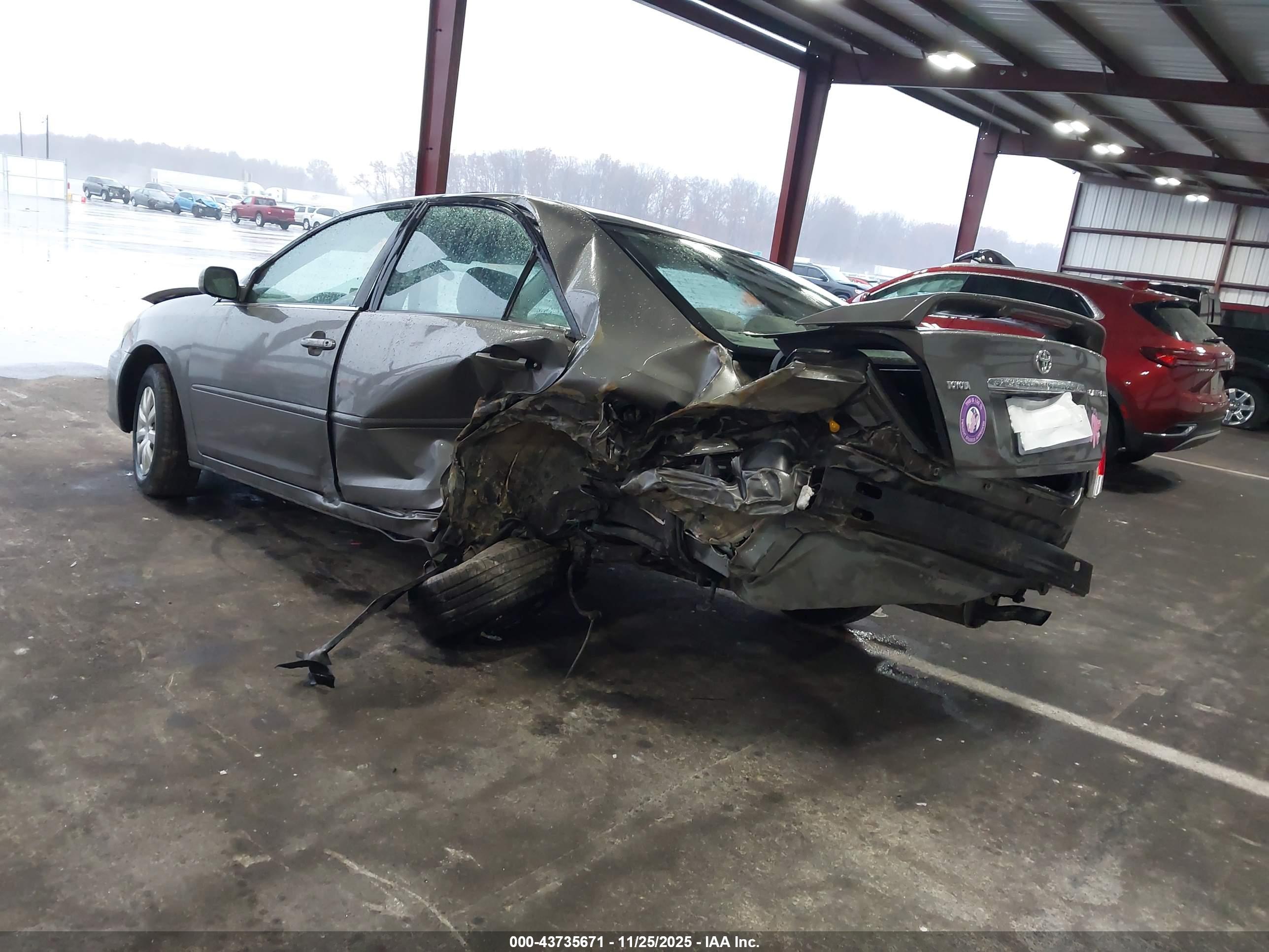 TOYOTA CAMRY image 3