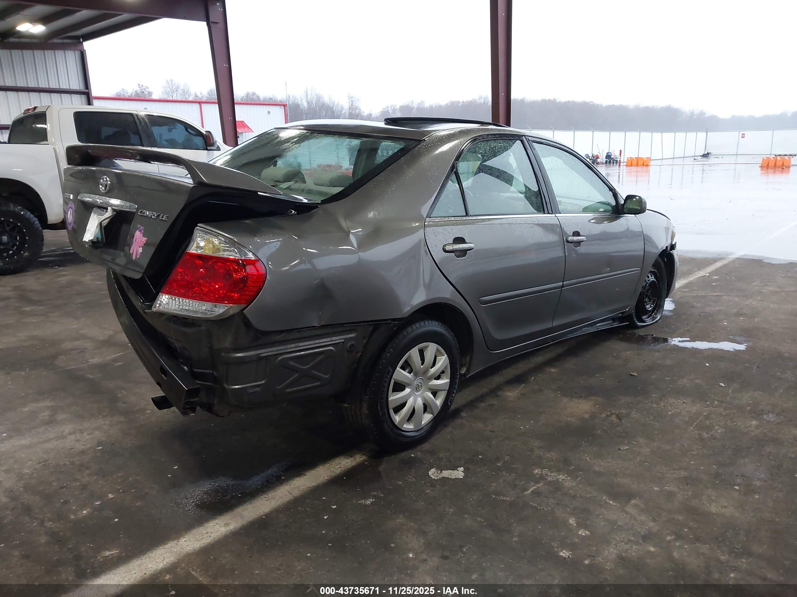 TOYOTA CAMRY image 4