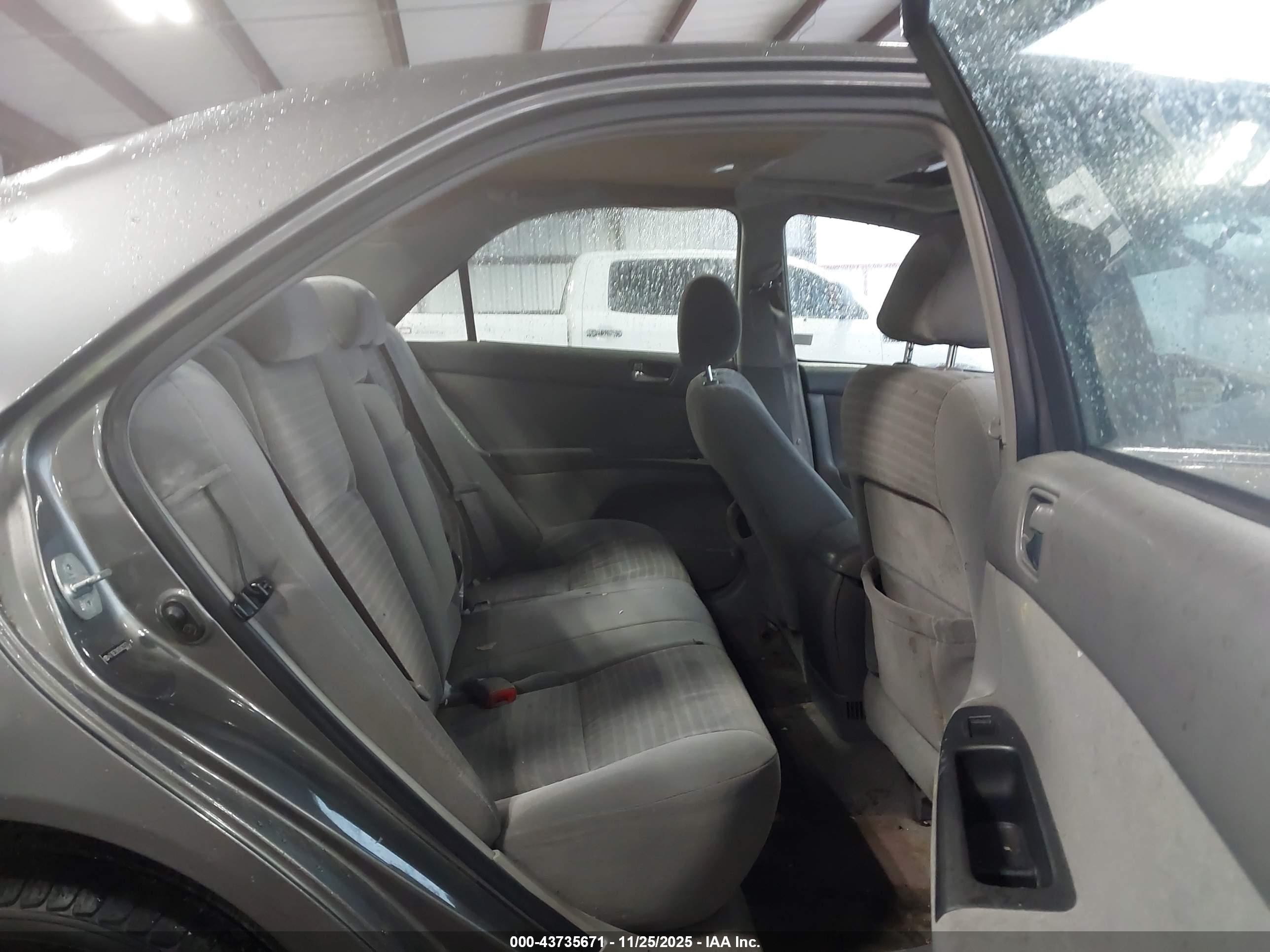 TOYOTA CAMRY image 8