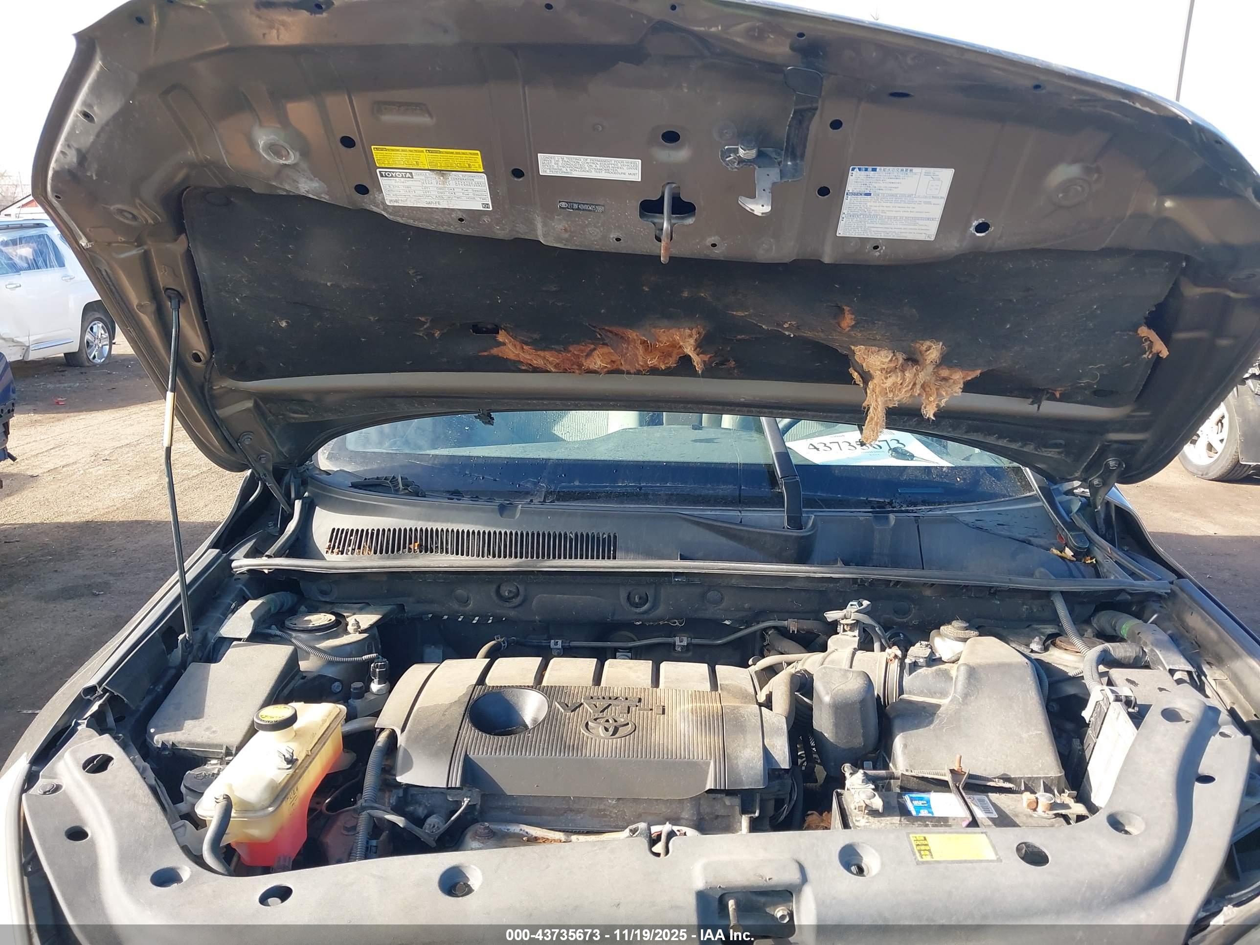 TOYOTA RAV4 image 10