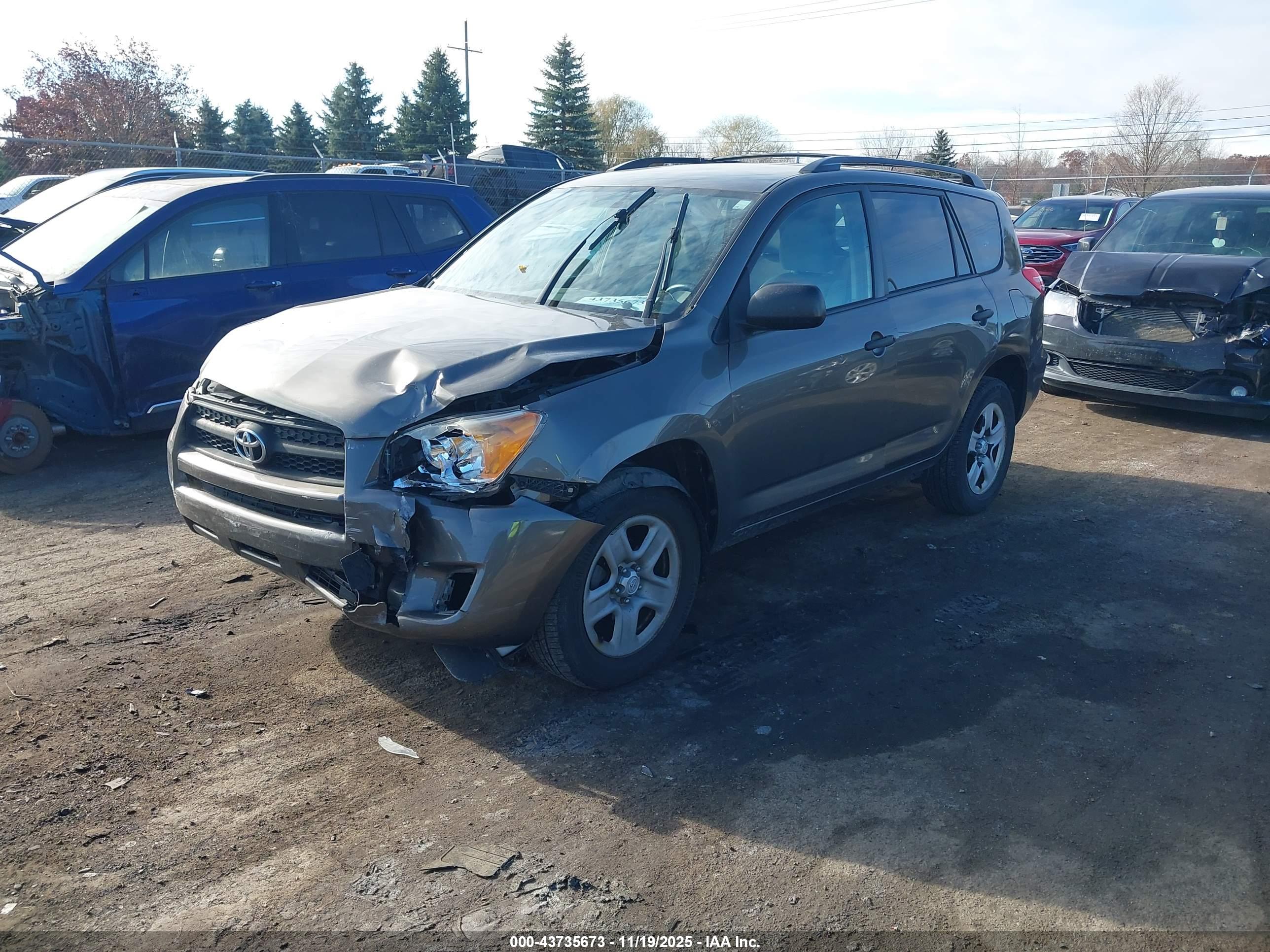 TOYOTA RAV4 image 2