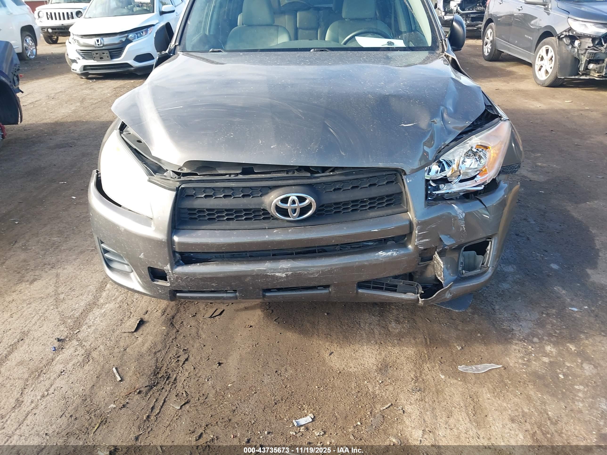 TOYOTA RAV4 image 6