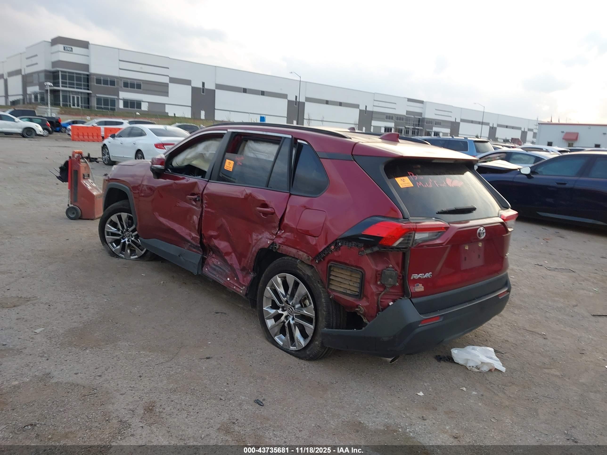 TOYOTA RAV4 image 3