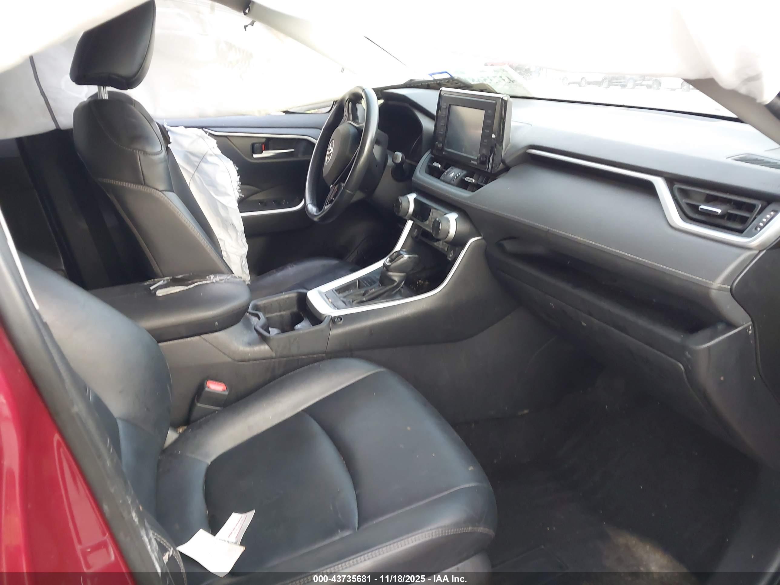 TOYOTA RAV4 image 5