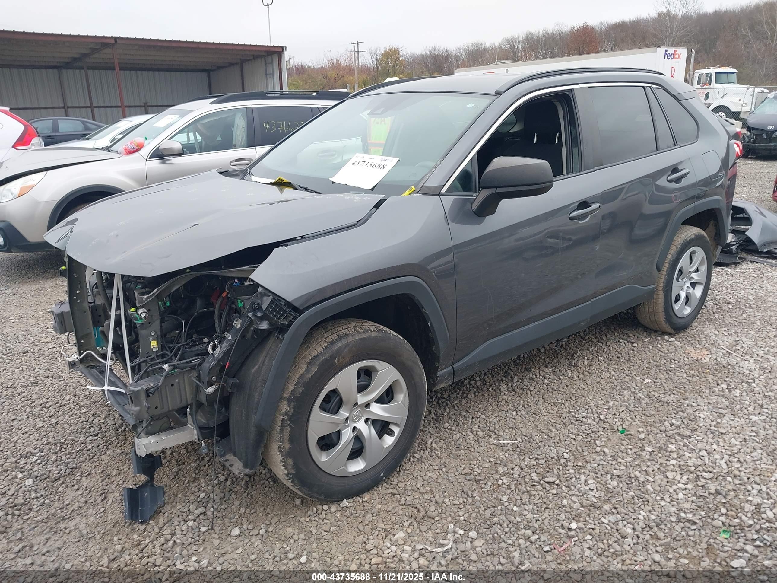 TOYOTA RAV4 image 2