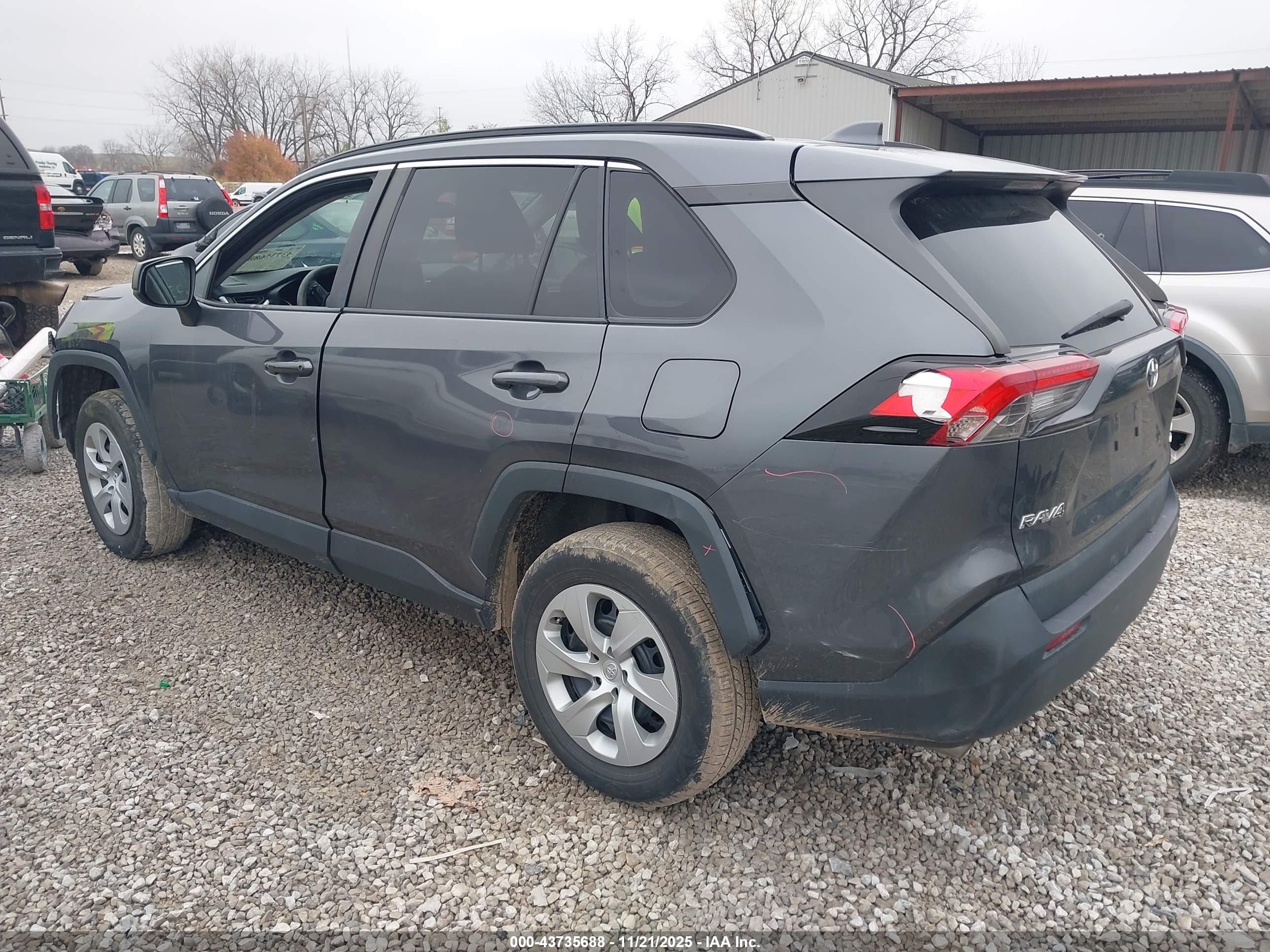 TOYOTA RAV4 image 3
