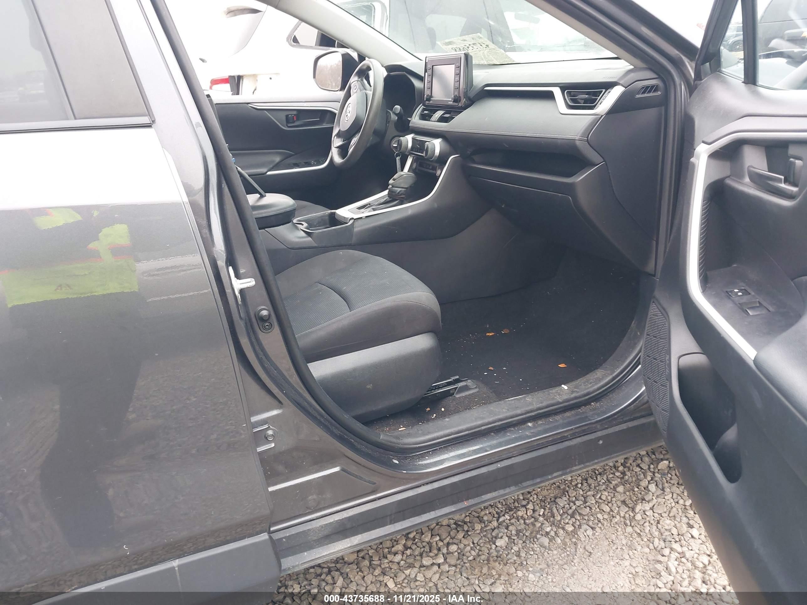 TOYOTA RAV4 image 5