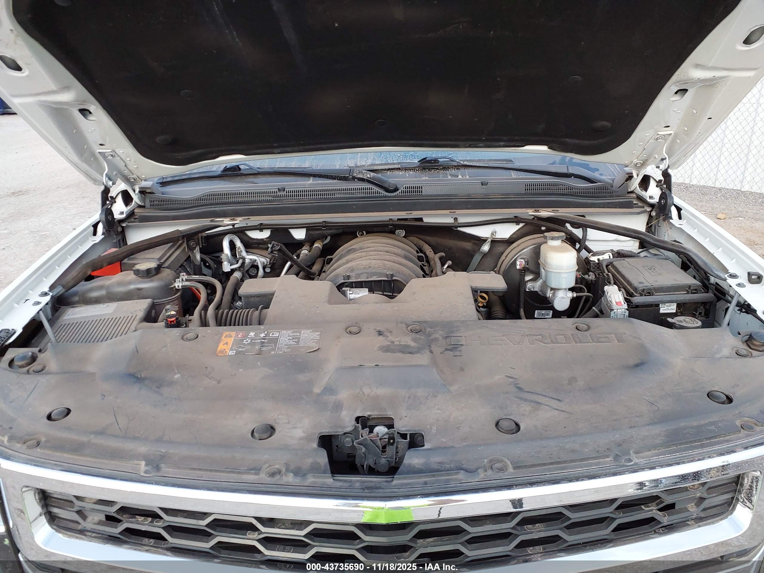 CHEVROLET SUBURBAN image 10