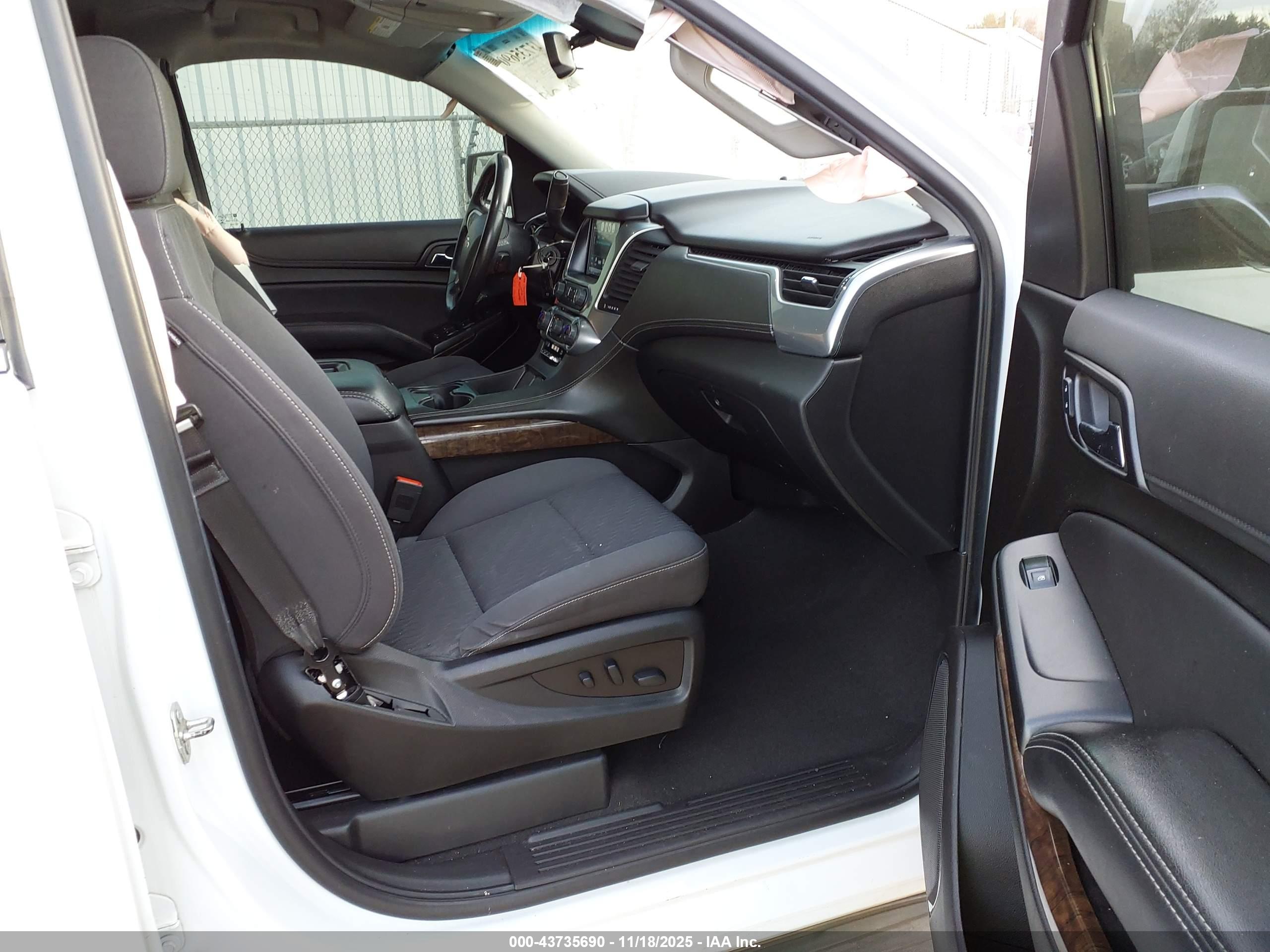 CHEVROLET SUBURBAN image 5