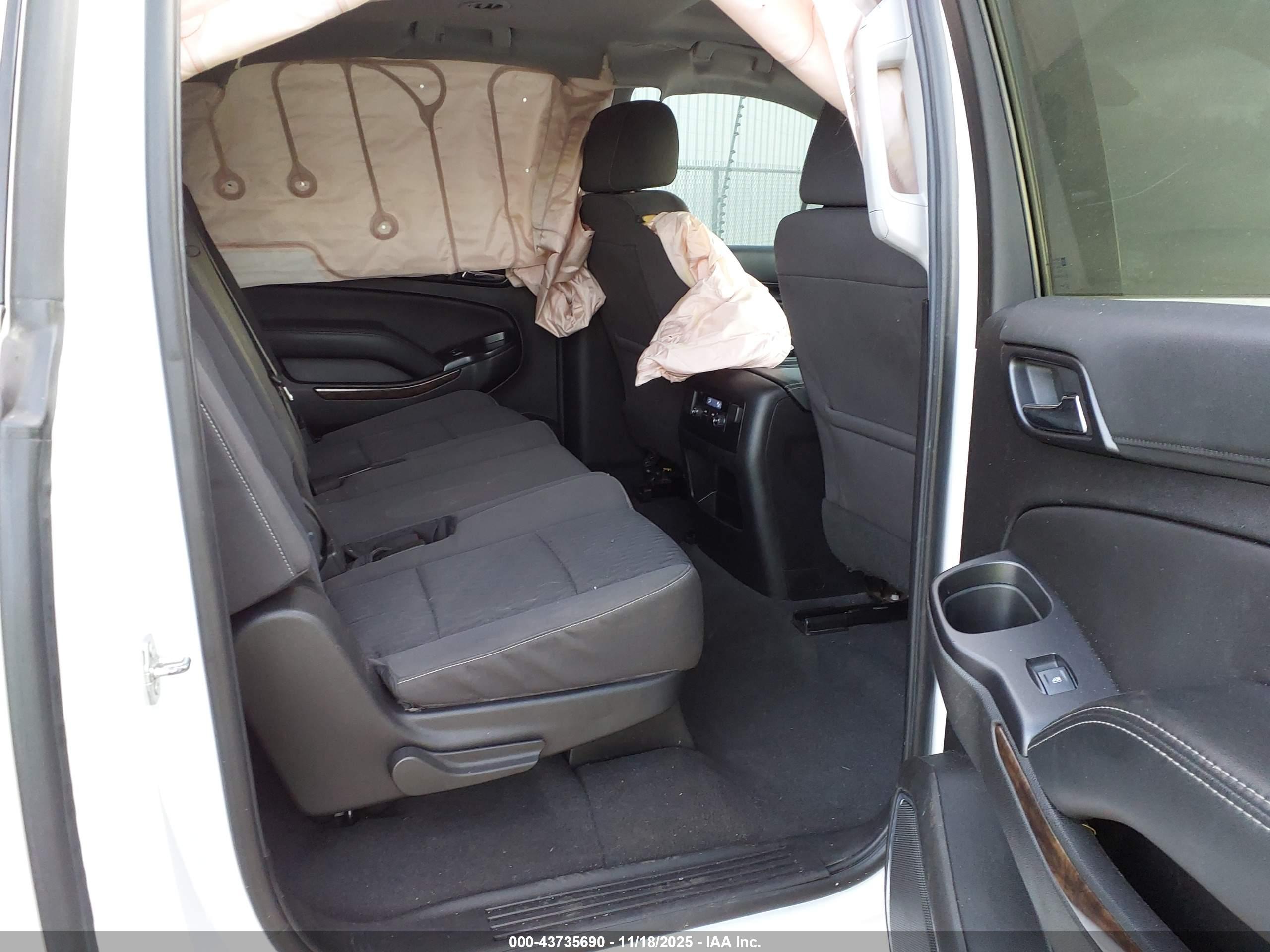 CHEVROLET SUBURBAN image 8