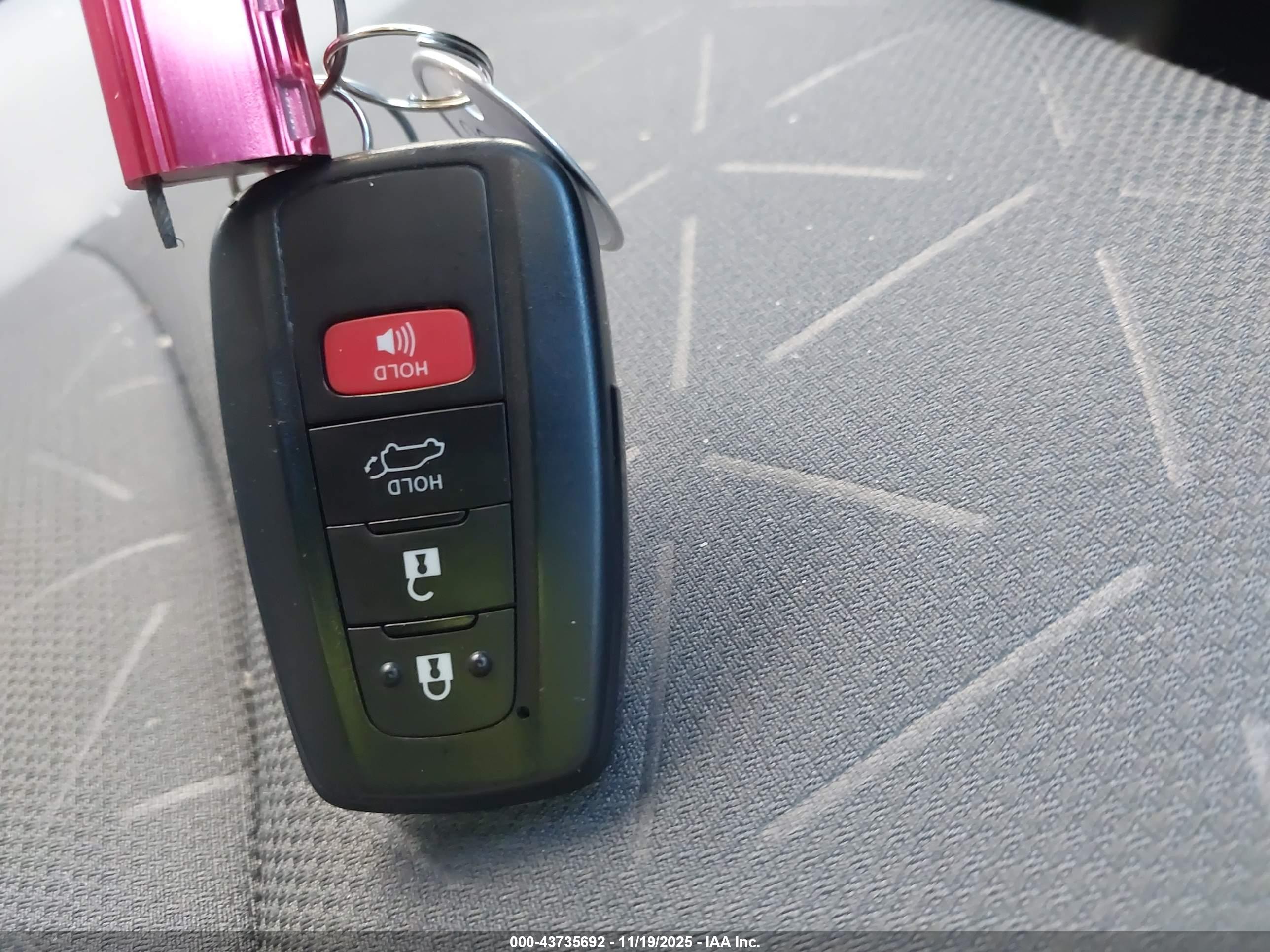 TOYOTA RAV4 image 11