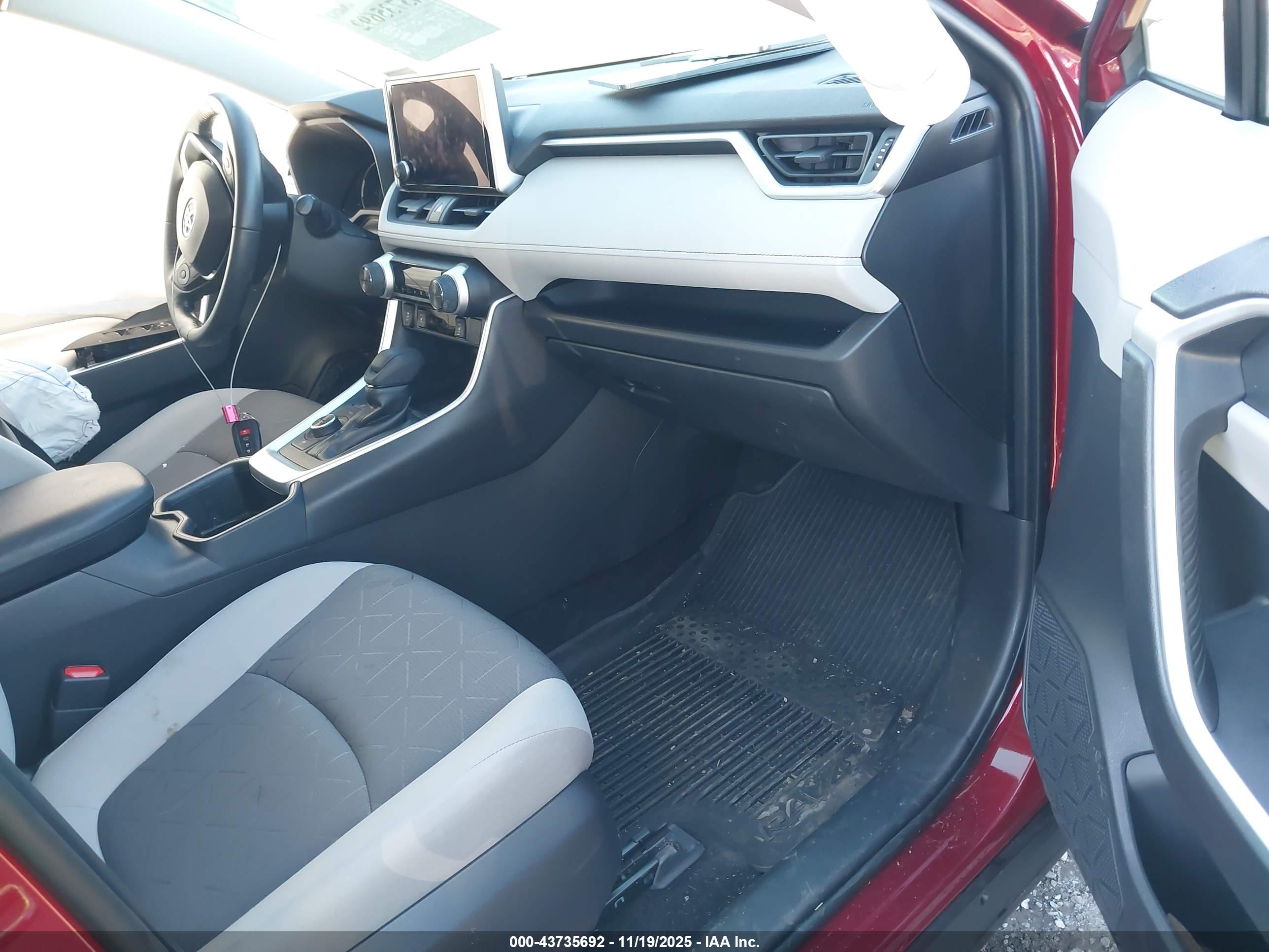TOYOTA RAV4 image 5