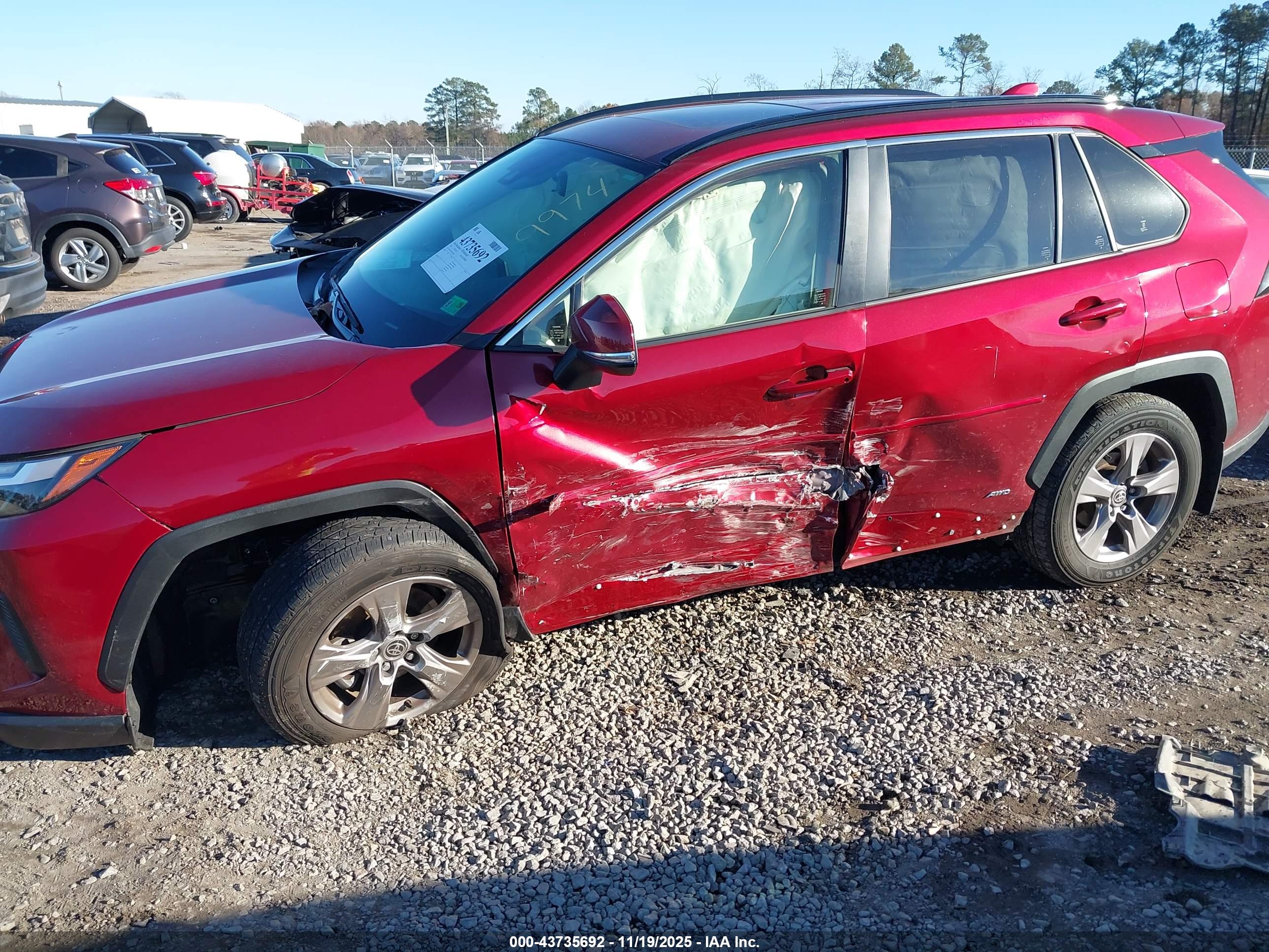 TOYOTA RAV4 image 6