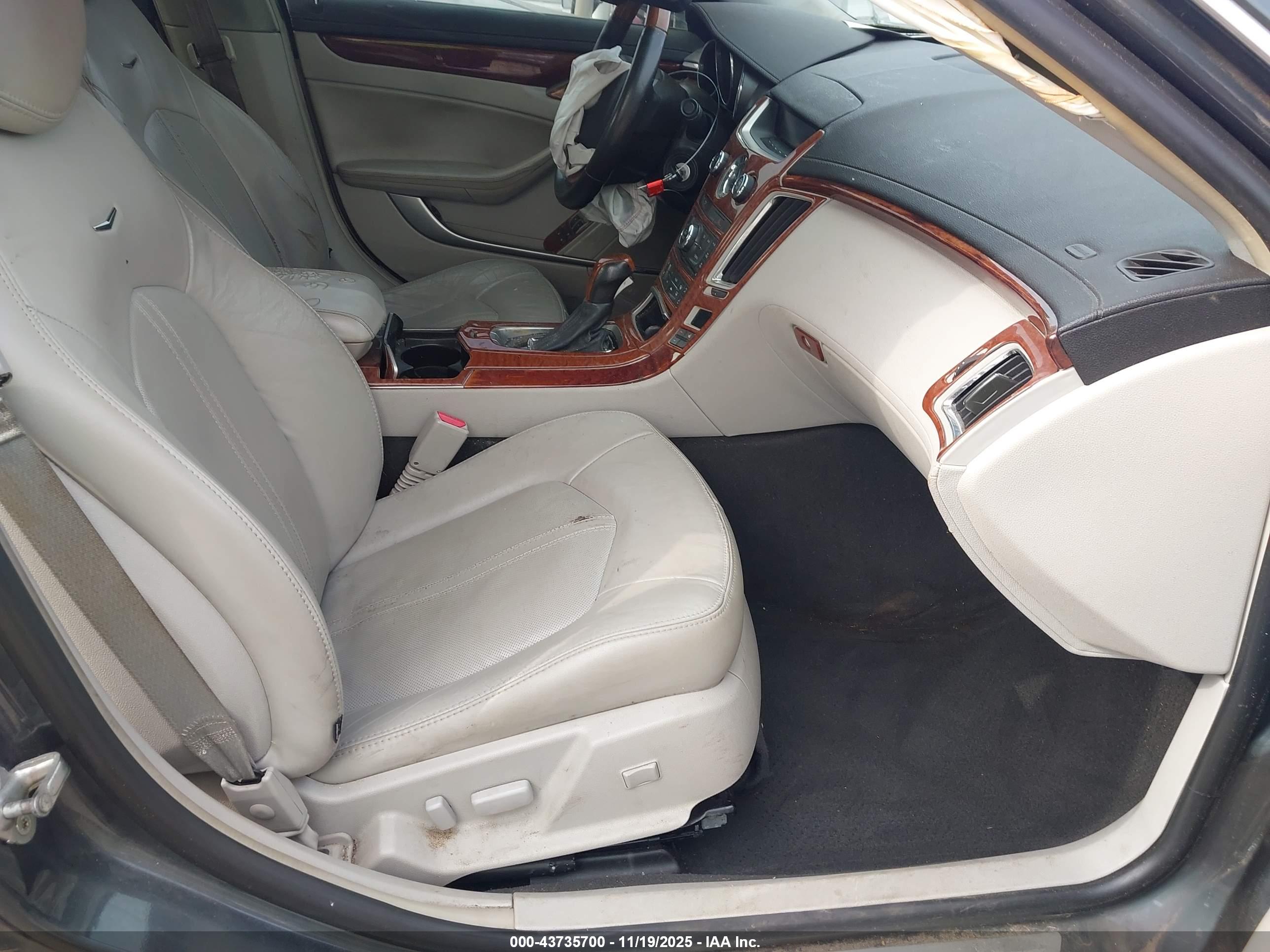 CADILLAC CTS image 5