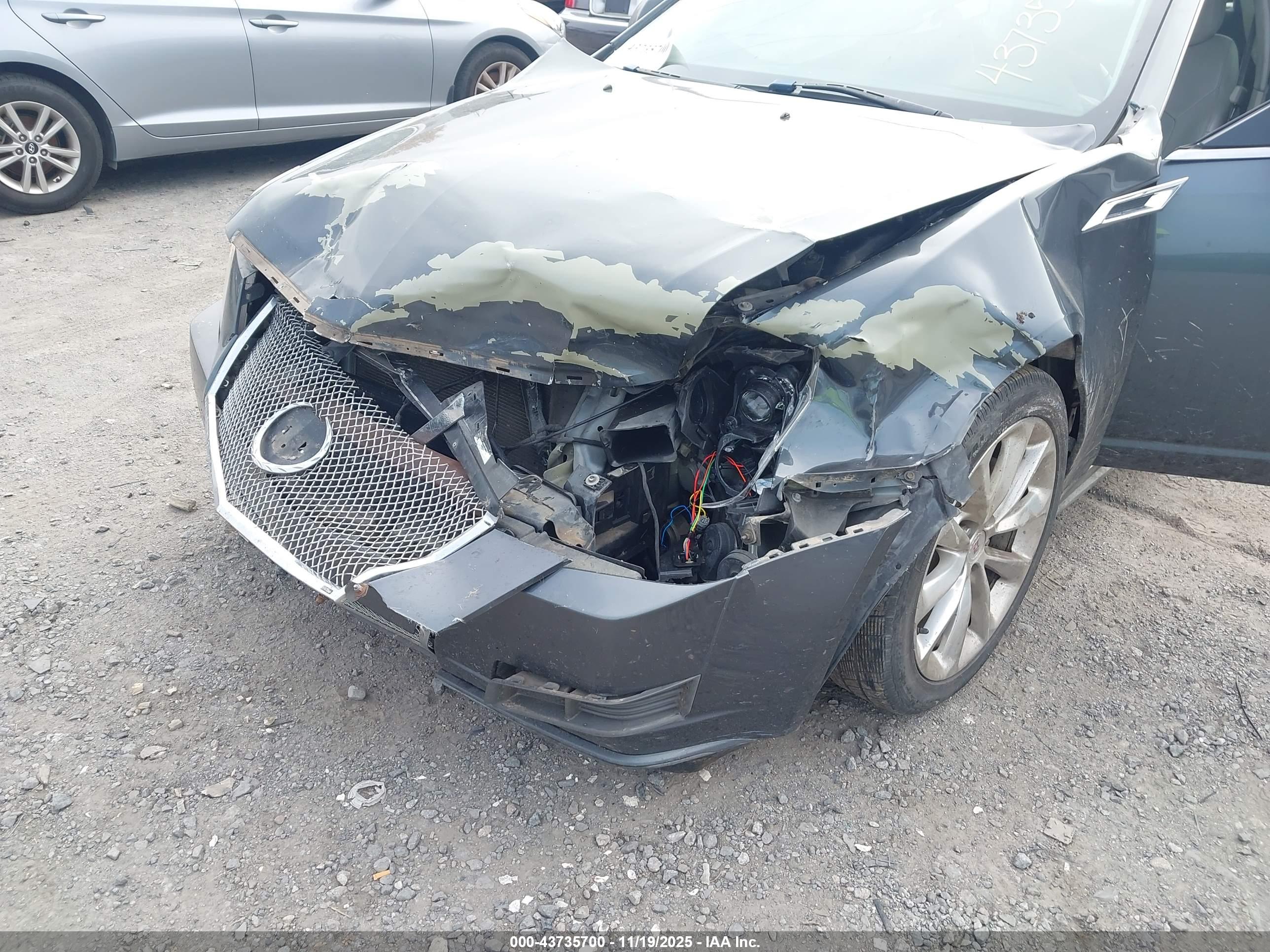 CADILLAC CTS image 6