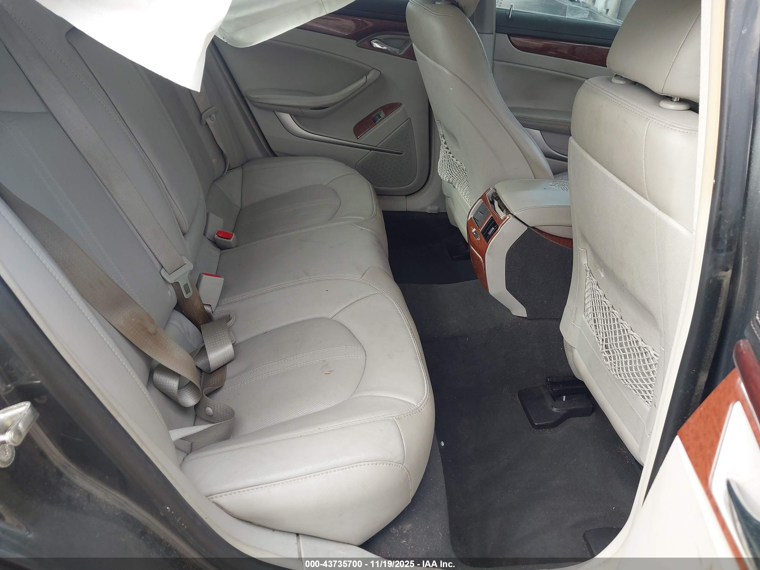 CADILLAC CTS image 8