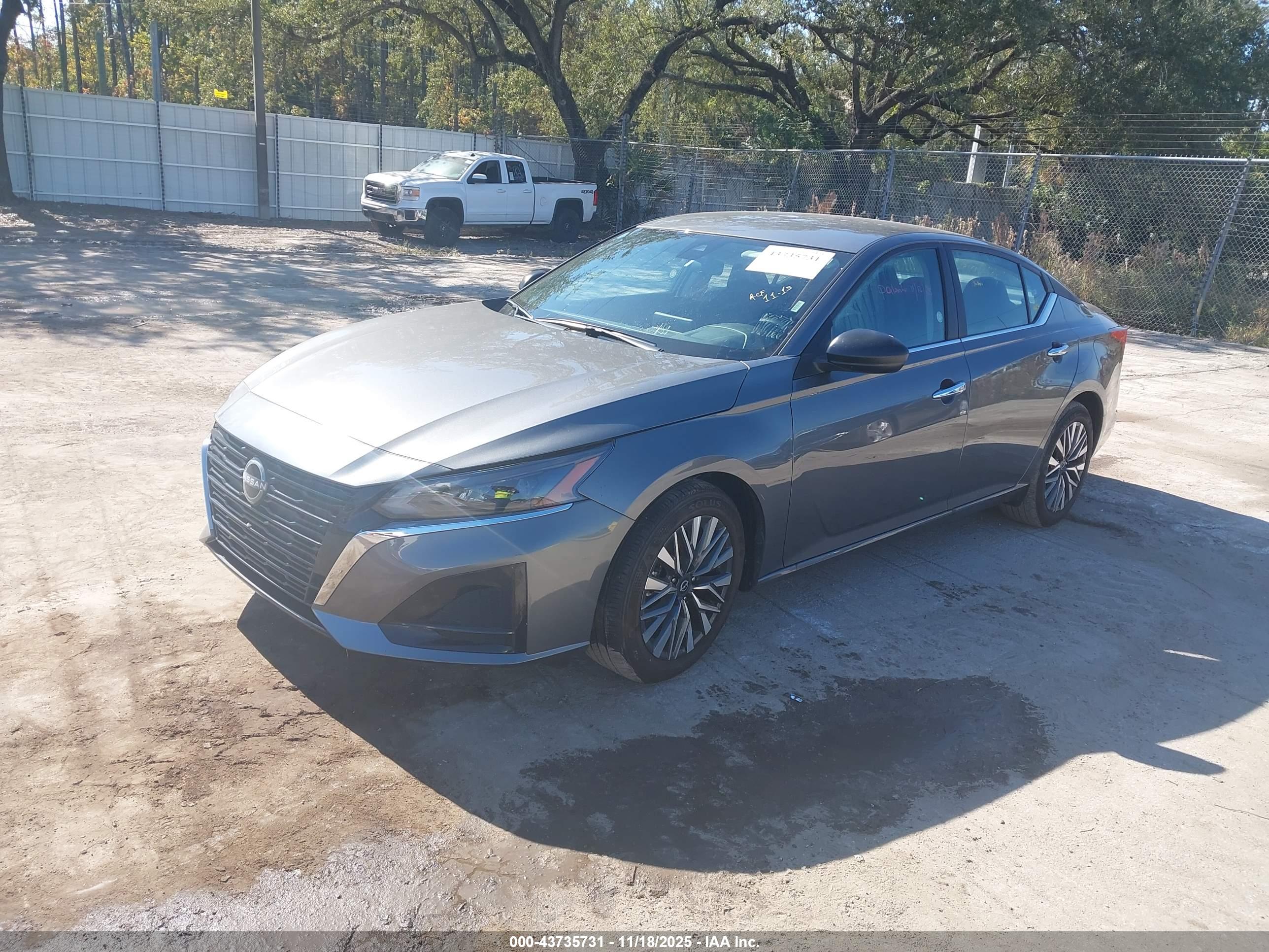 NISSAN ALTIMA image 2