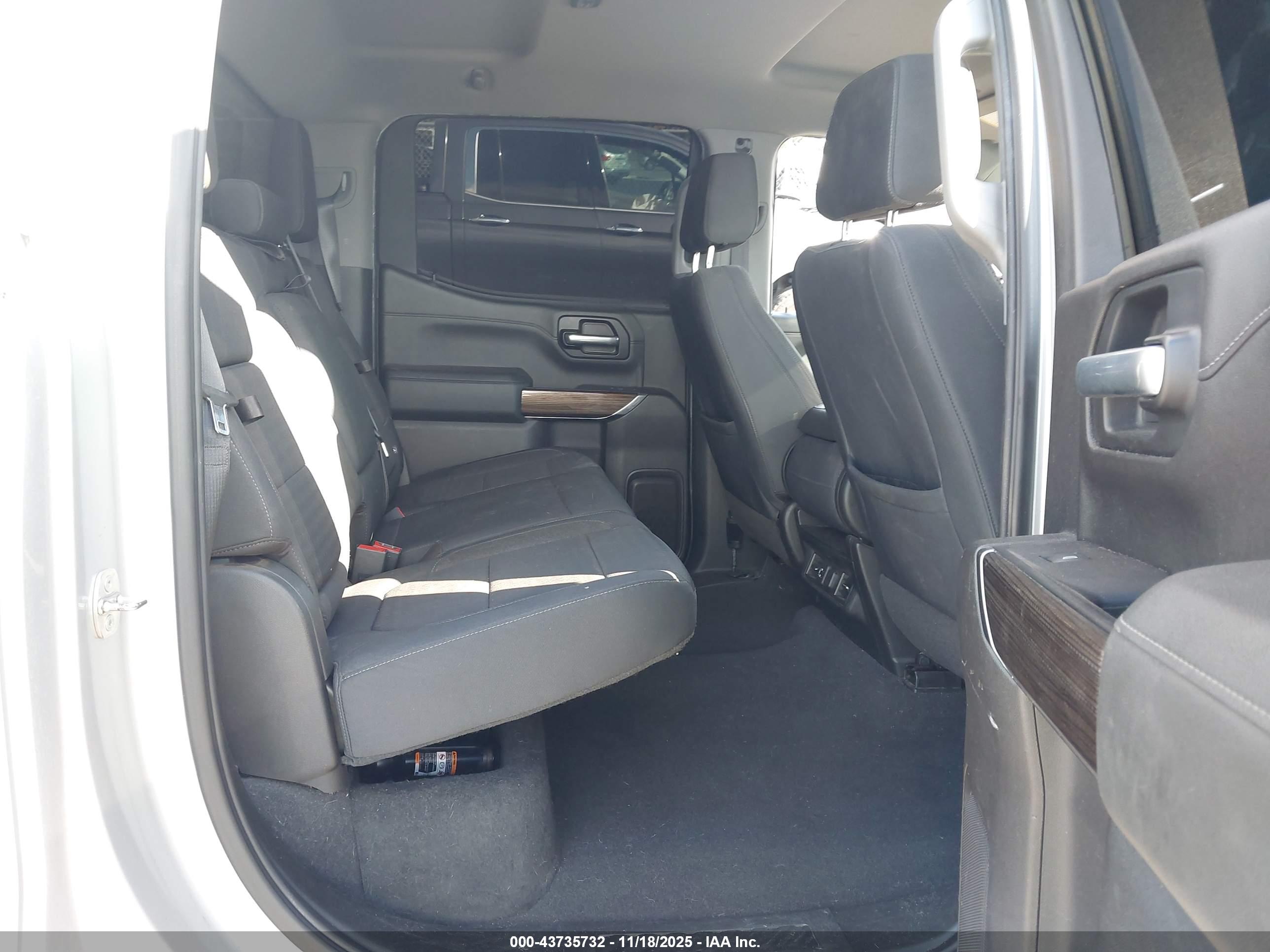 CHEVROLET SILVERADO image 8