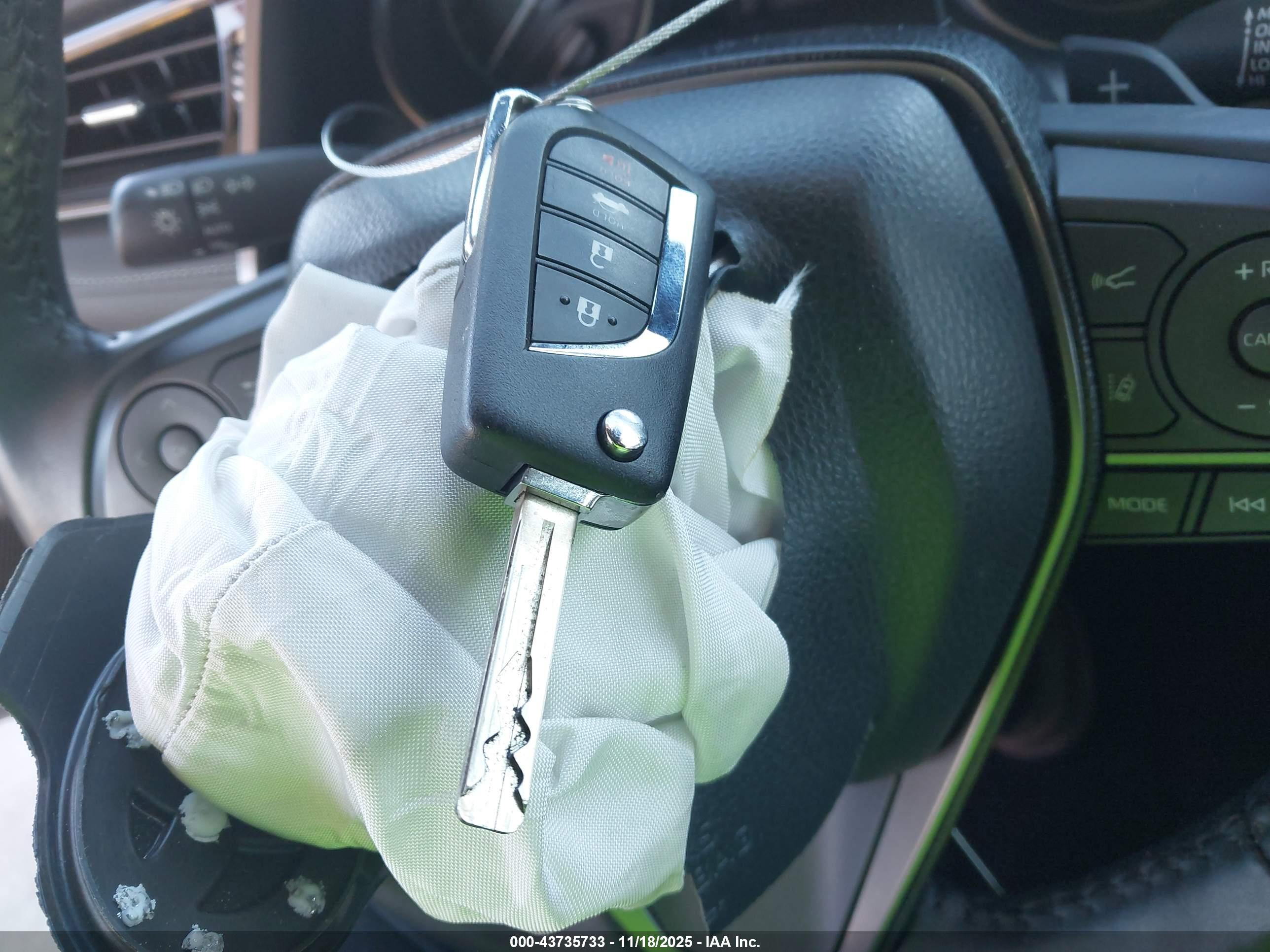 TOYOTA CAMRY image 11