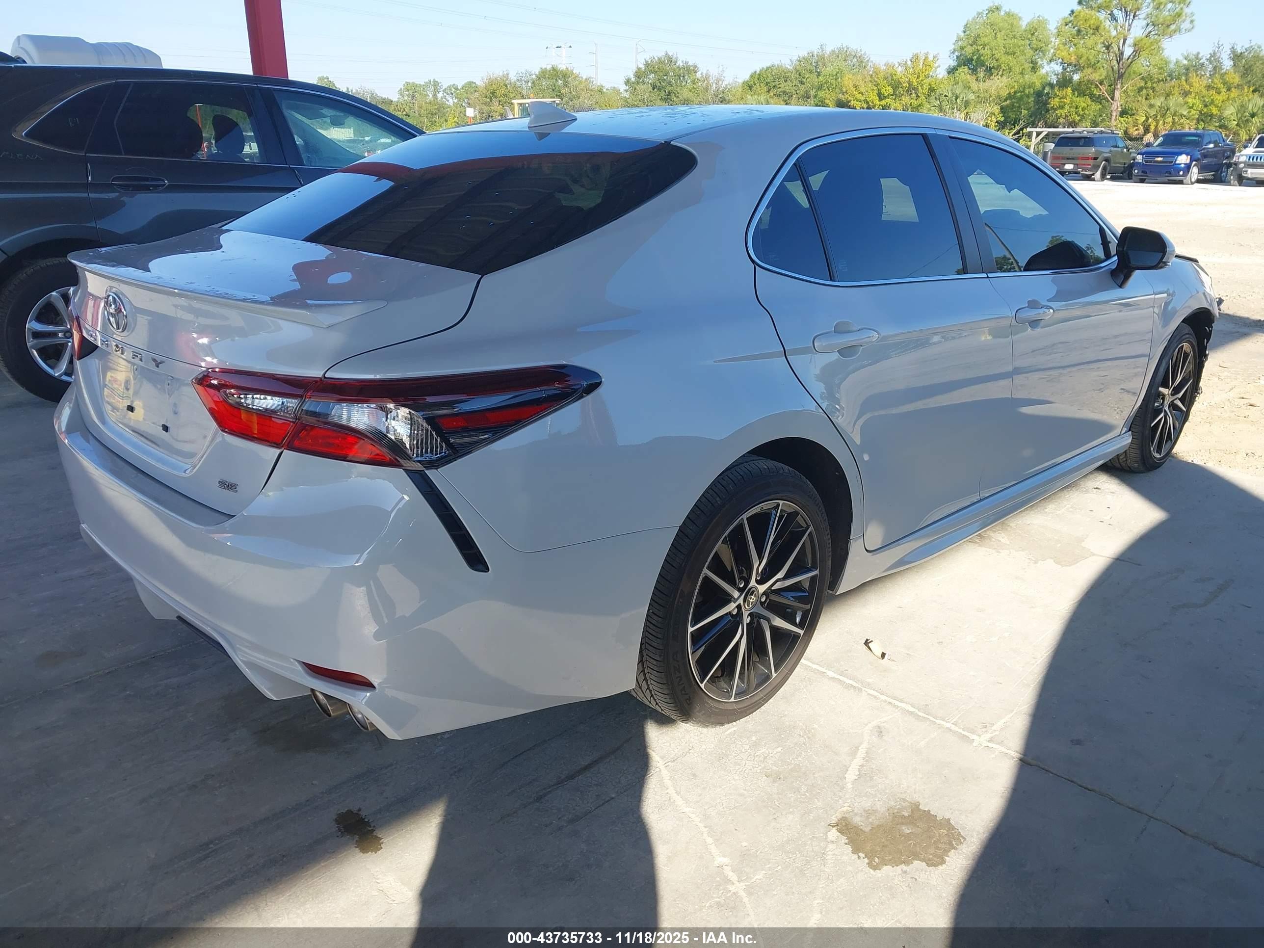 TOYOTA CAMRY image 4