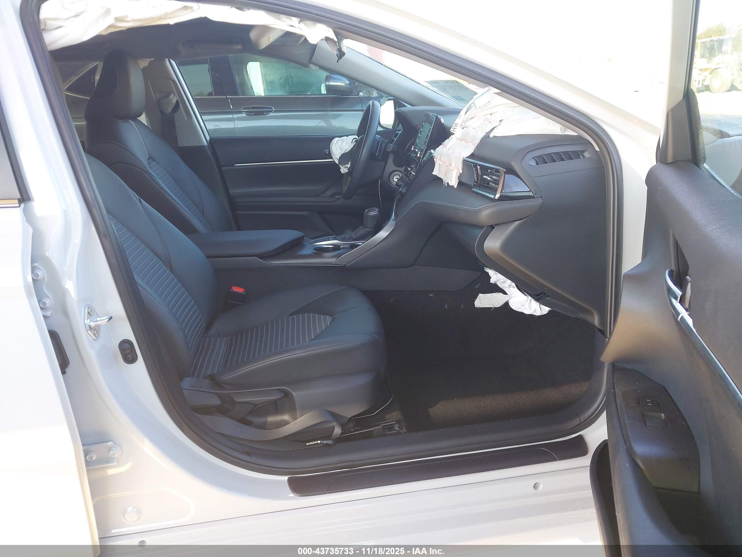 TOYOTA CAMRY image 5