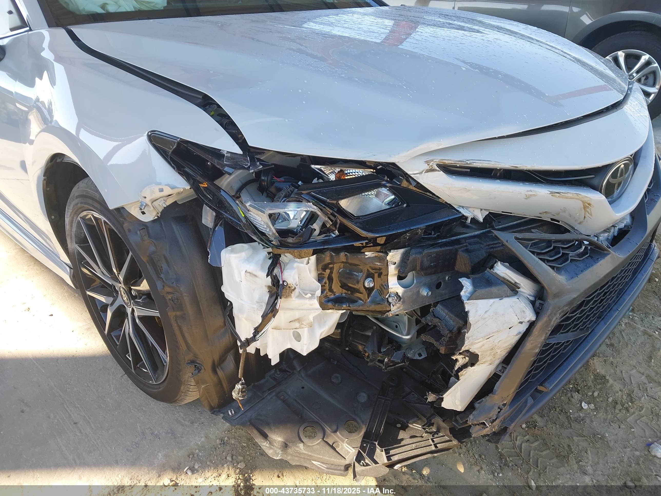 TOYOTA CAMRY image 6