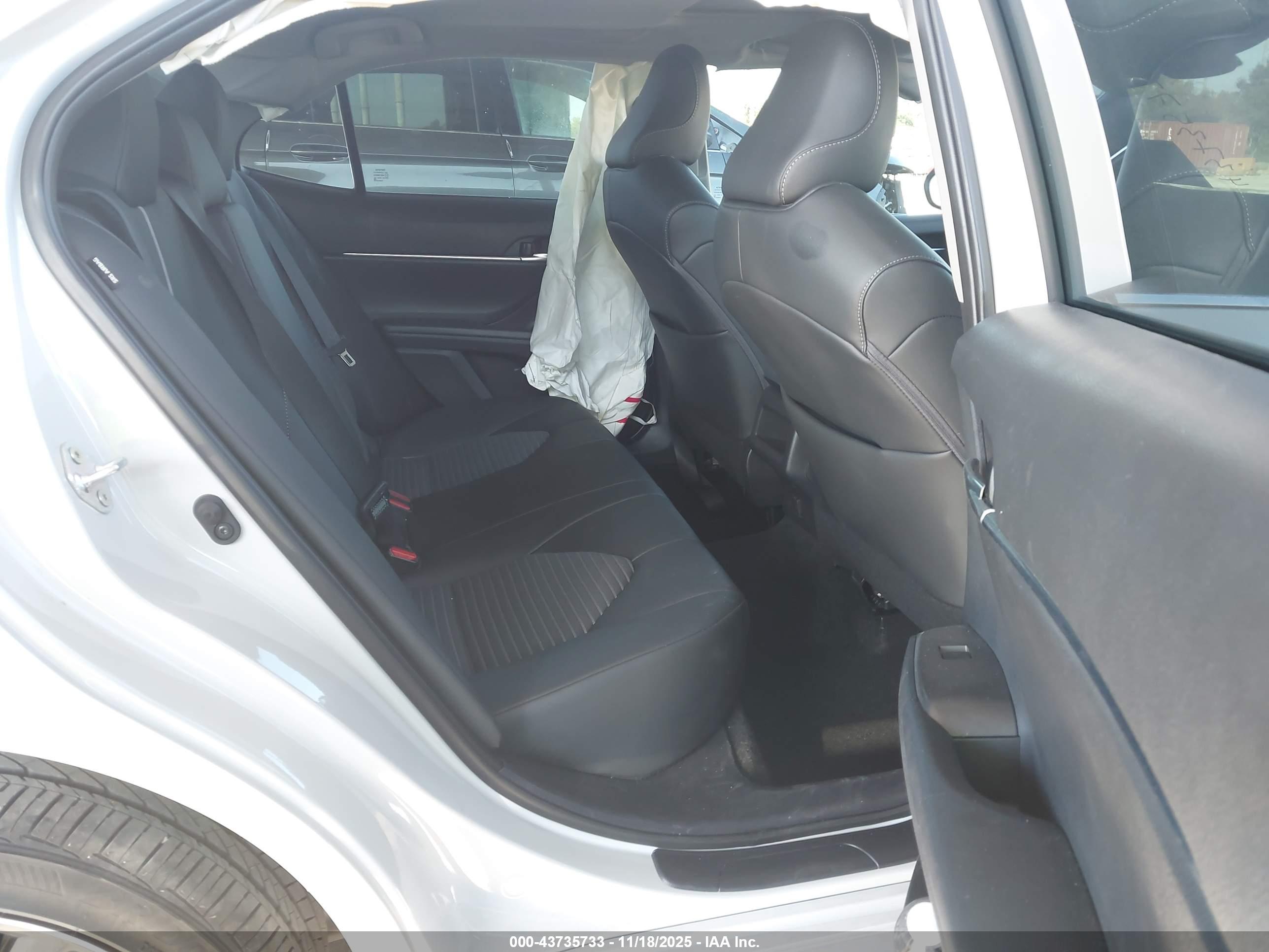 TOYOTA CAMRY image 8