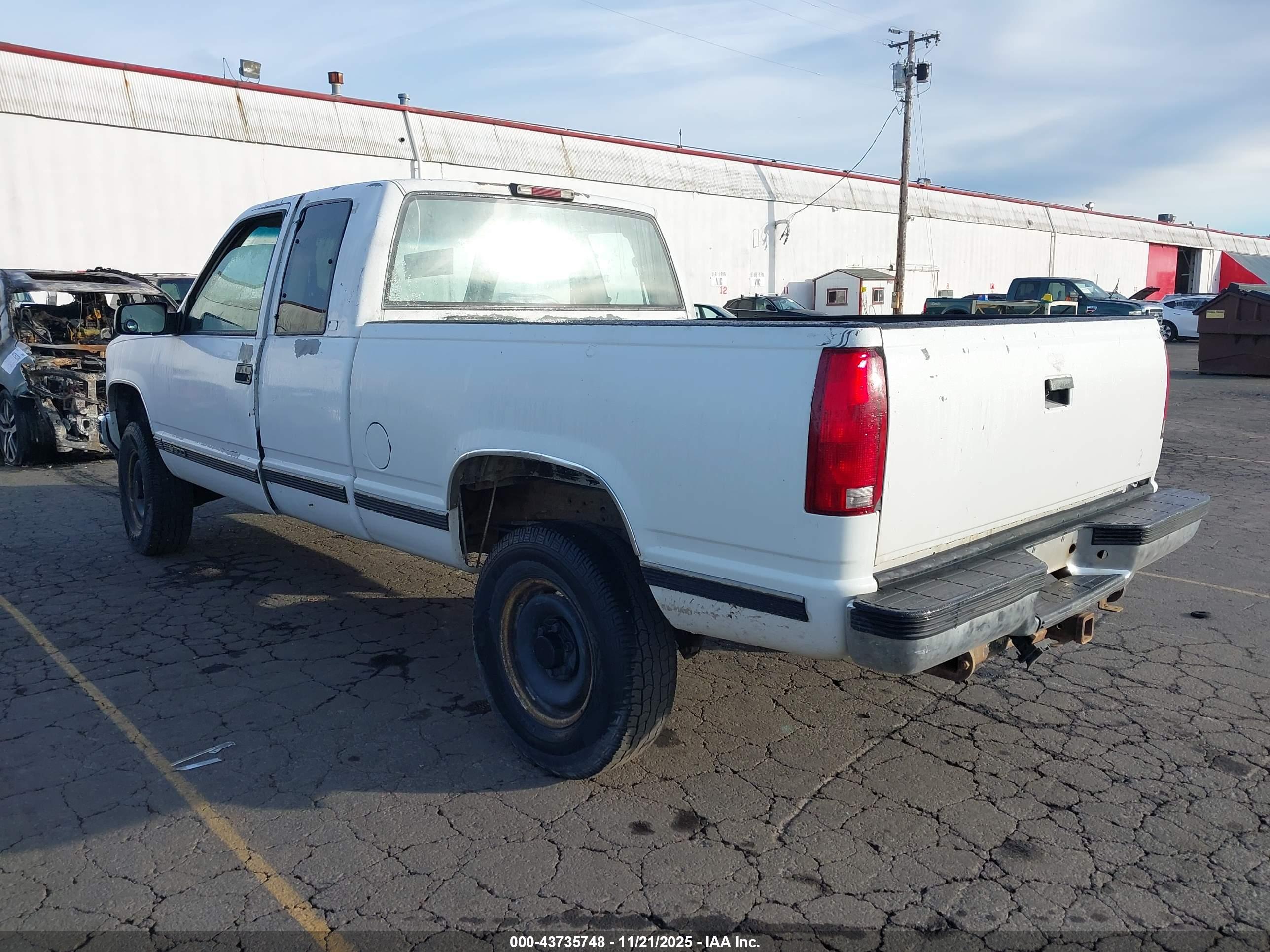 CHEVROLET GMT-400 image 3