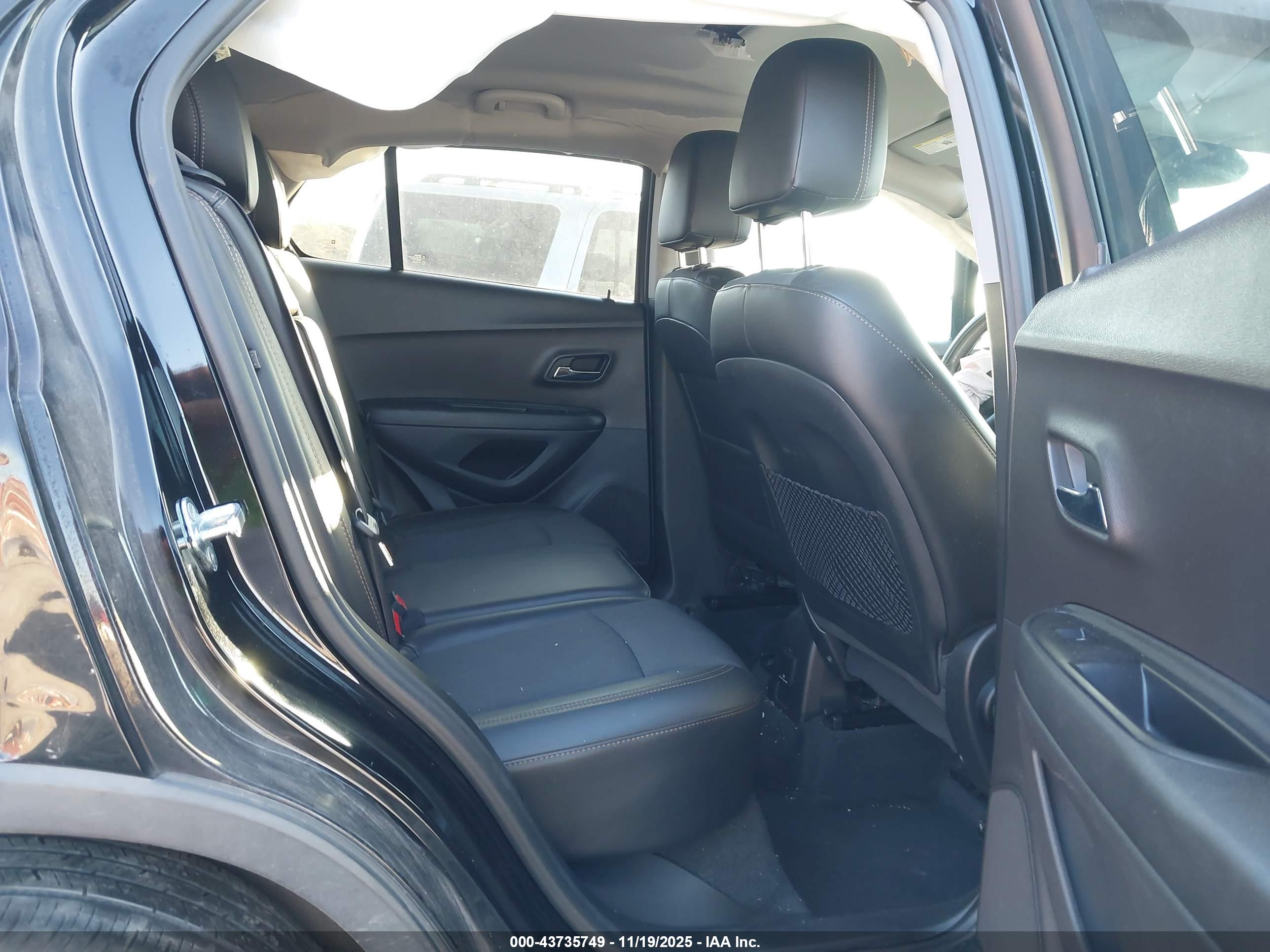 CHEVROLET TRAX image 8