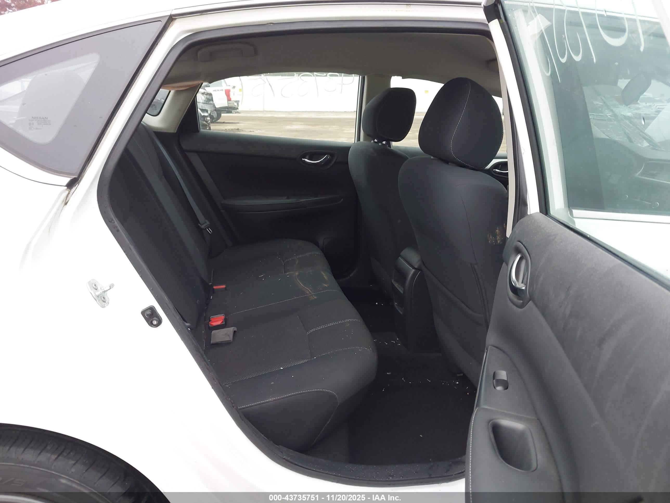 NISSAN SENTRA image 8