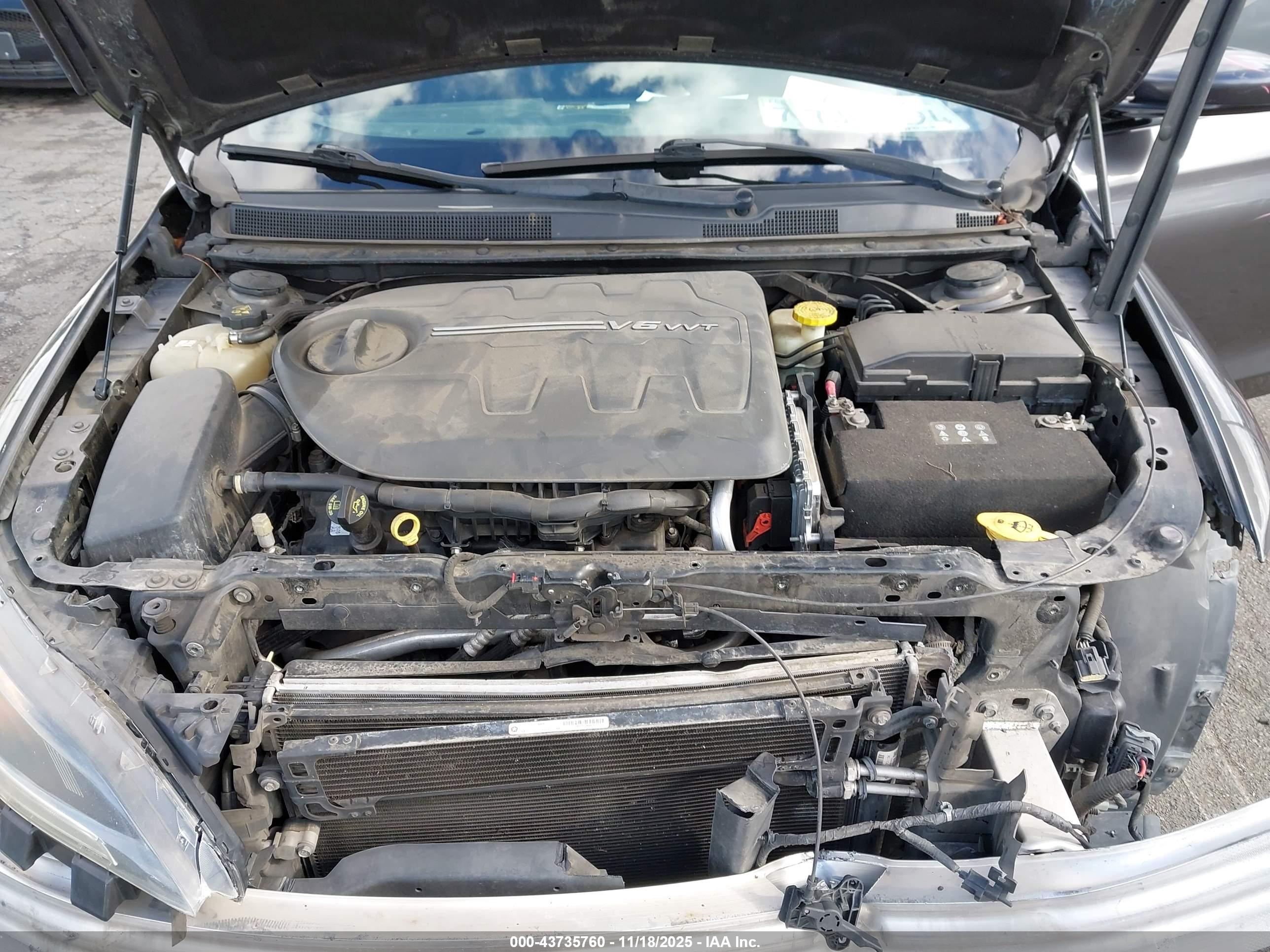 CHRYSLER 200 image 10