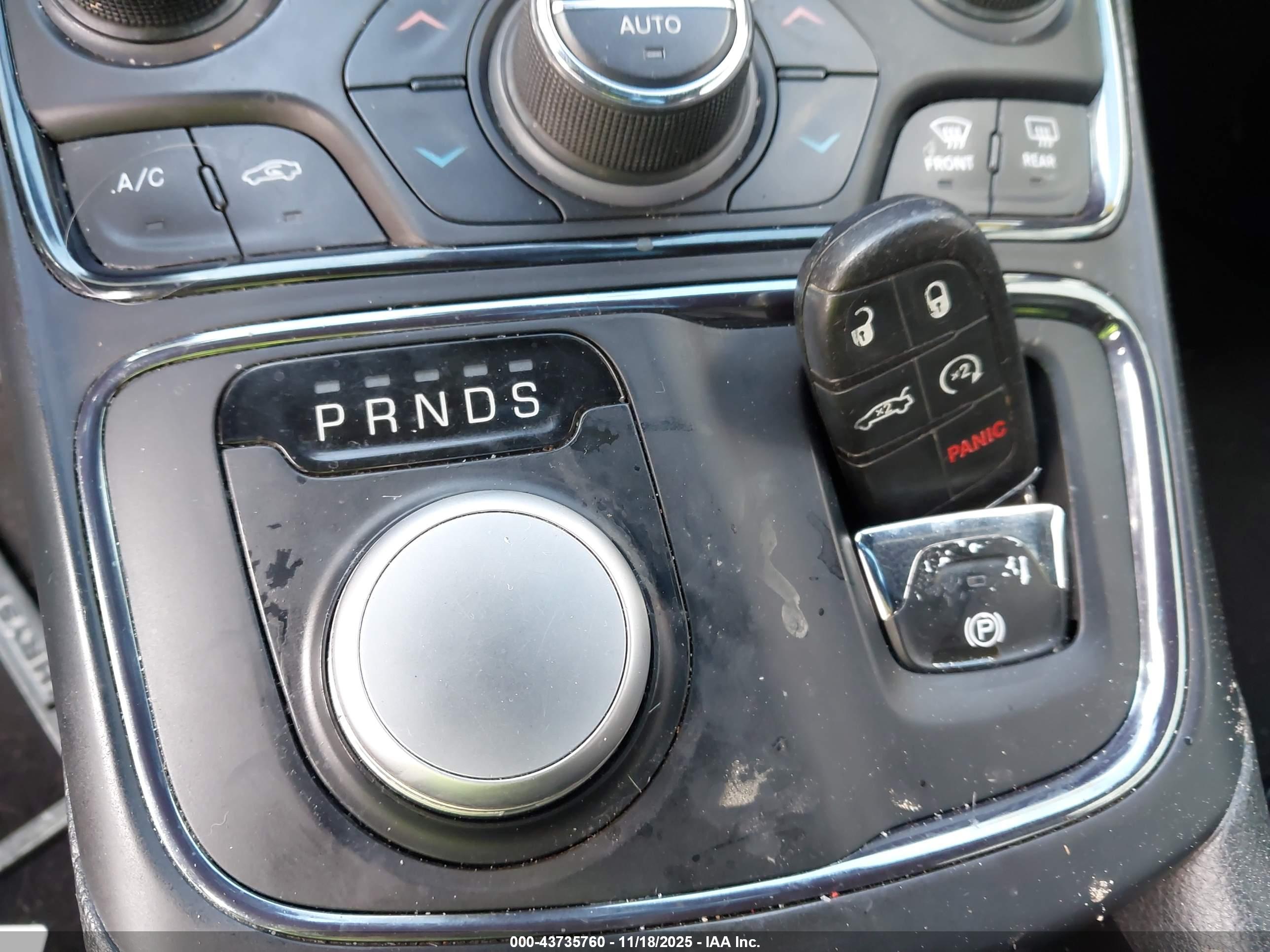 CHRYSLER 200 image 11