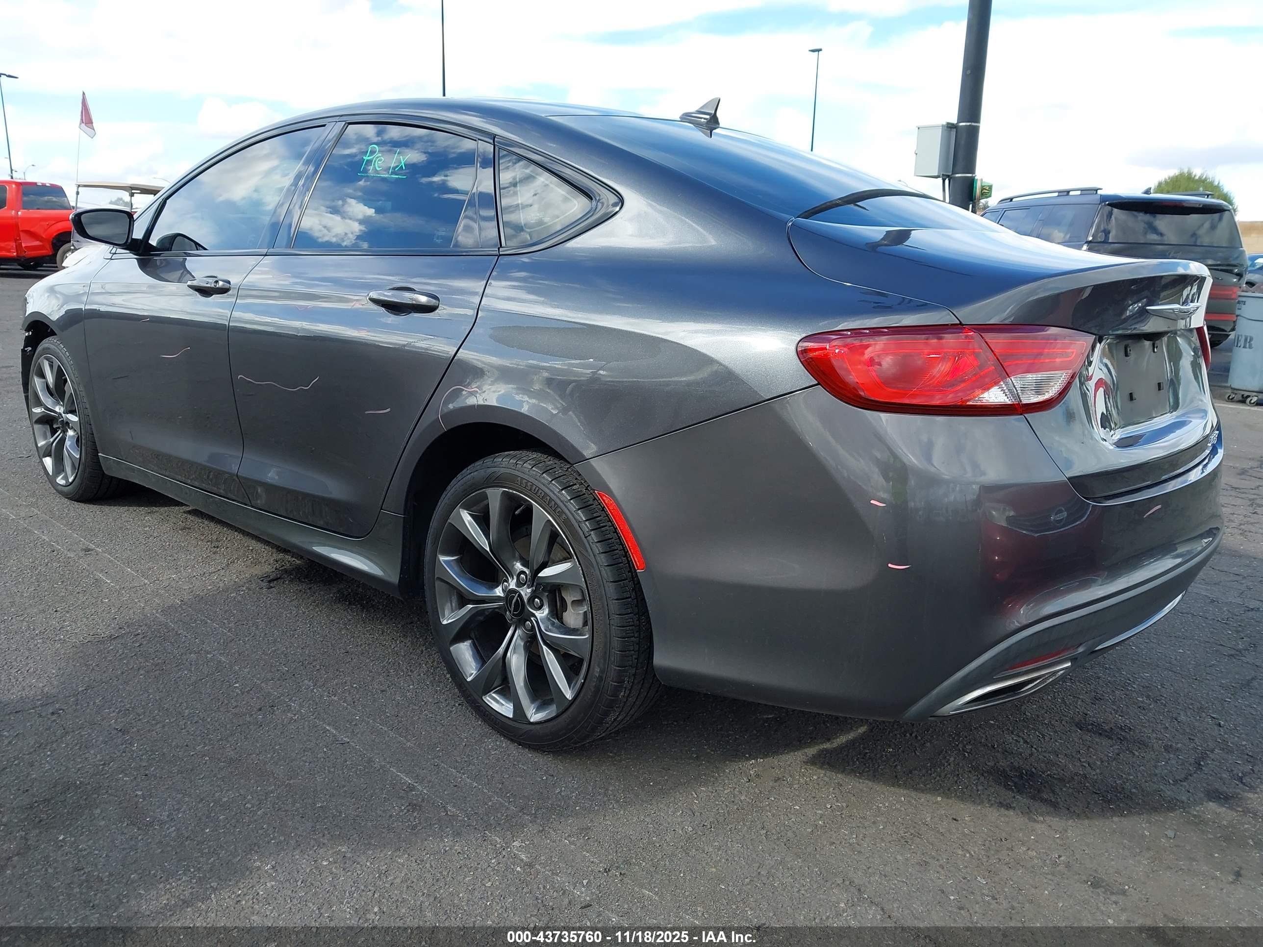 CHRYSLER 200 image 3