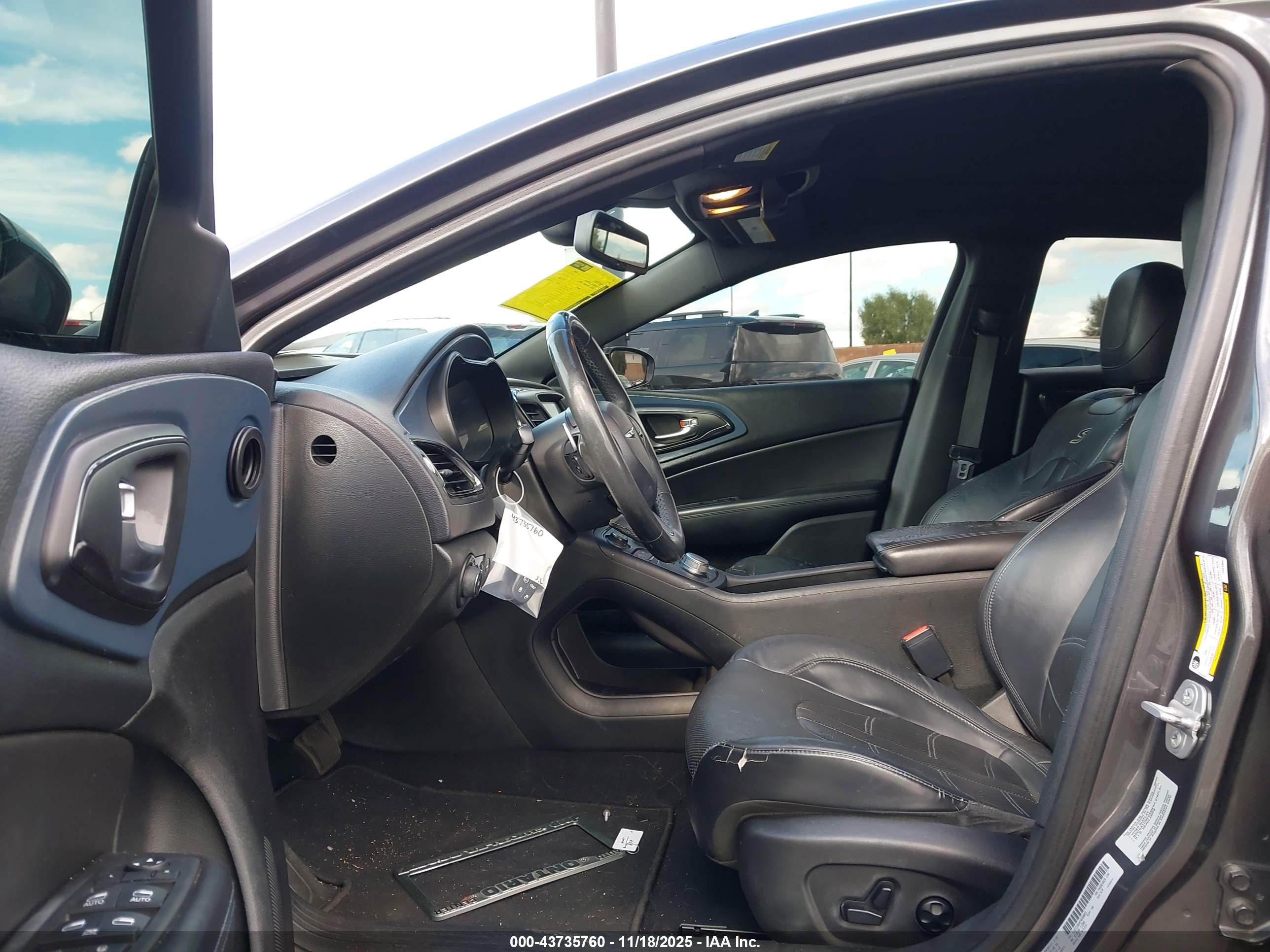 CHRYSLER 200 image 5