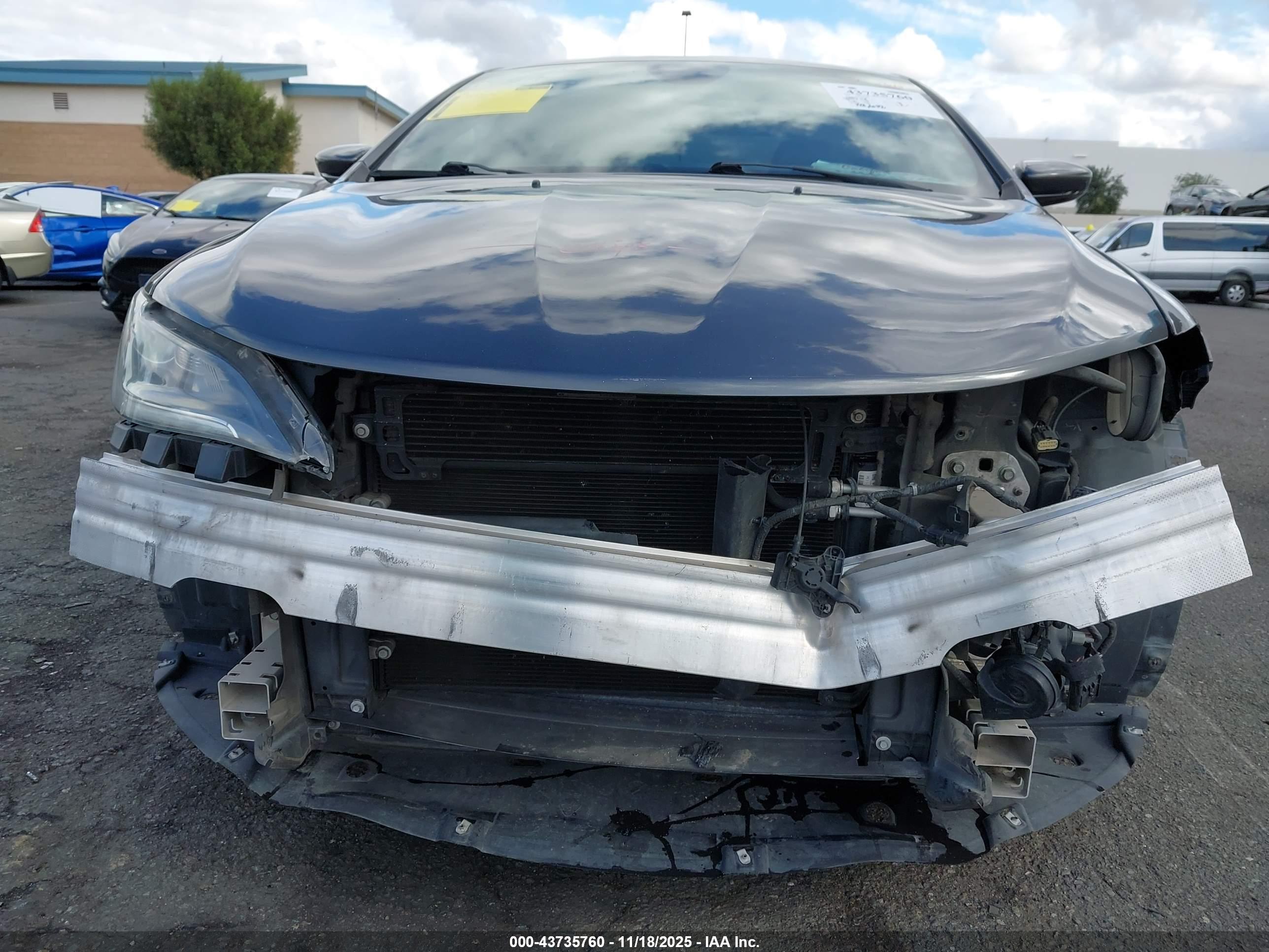 CHRYSLER 200 image 6