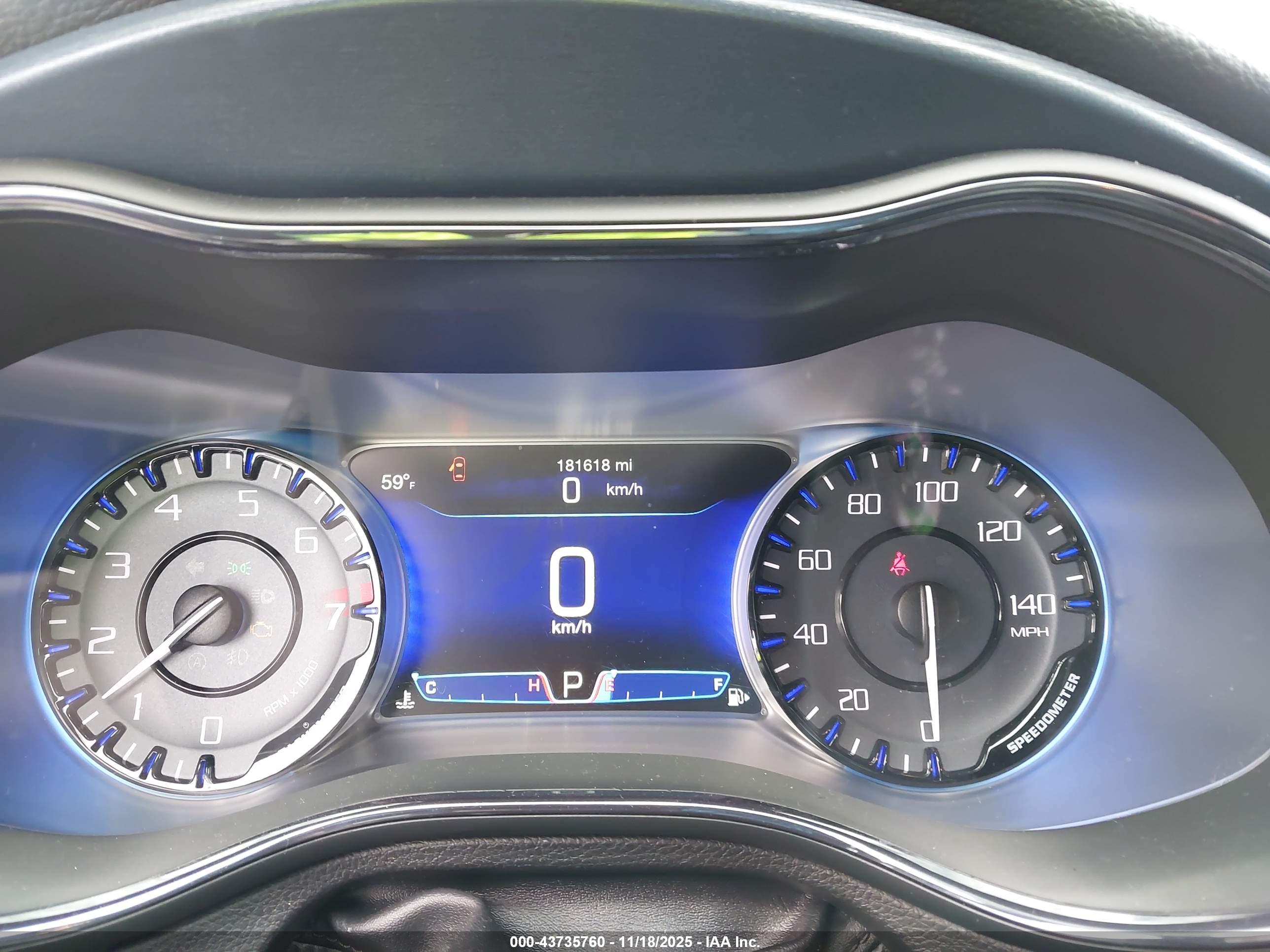 CHRYSLER 200 image 7
