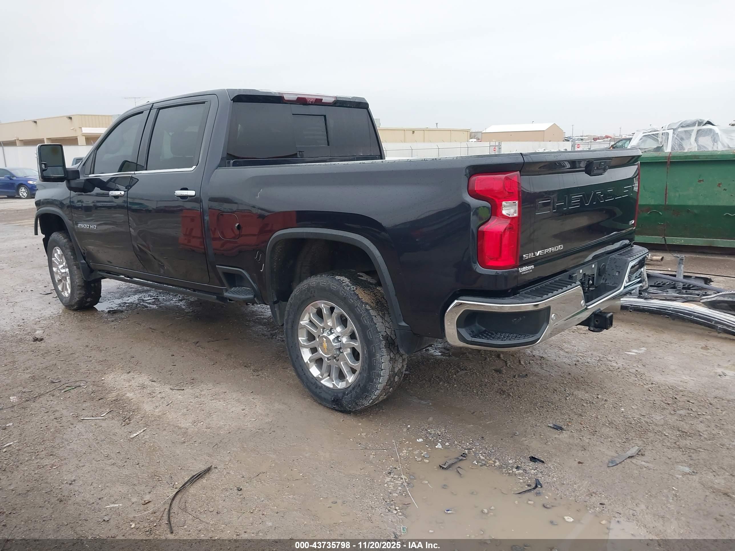 CHEVROLET SILVERADO image 3