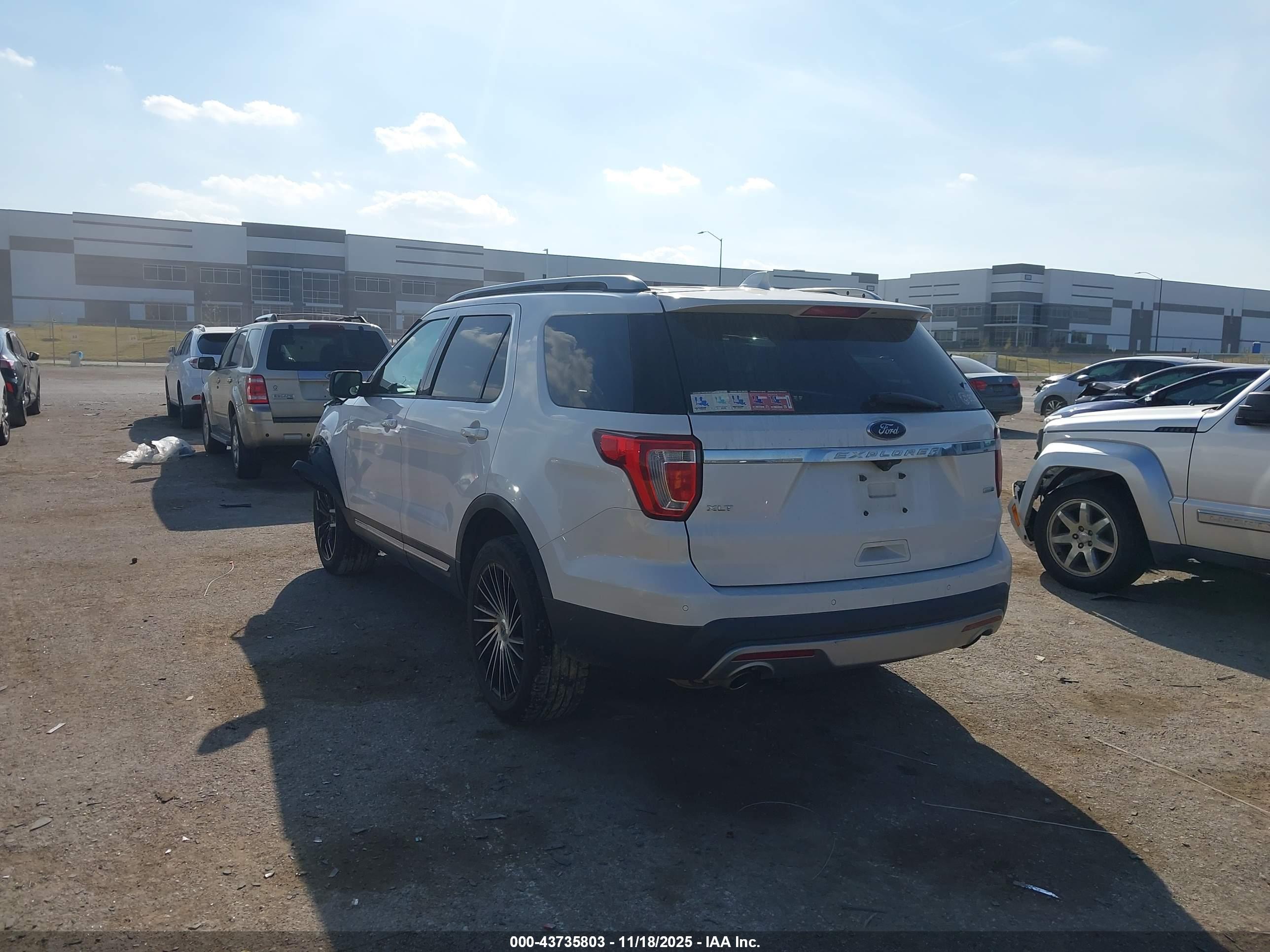 FORD EXPLORER image 3