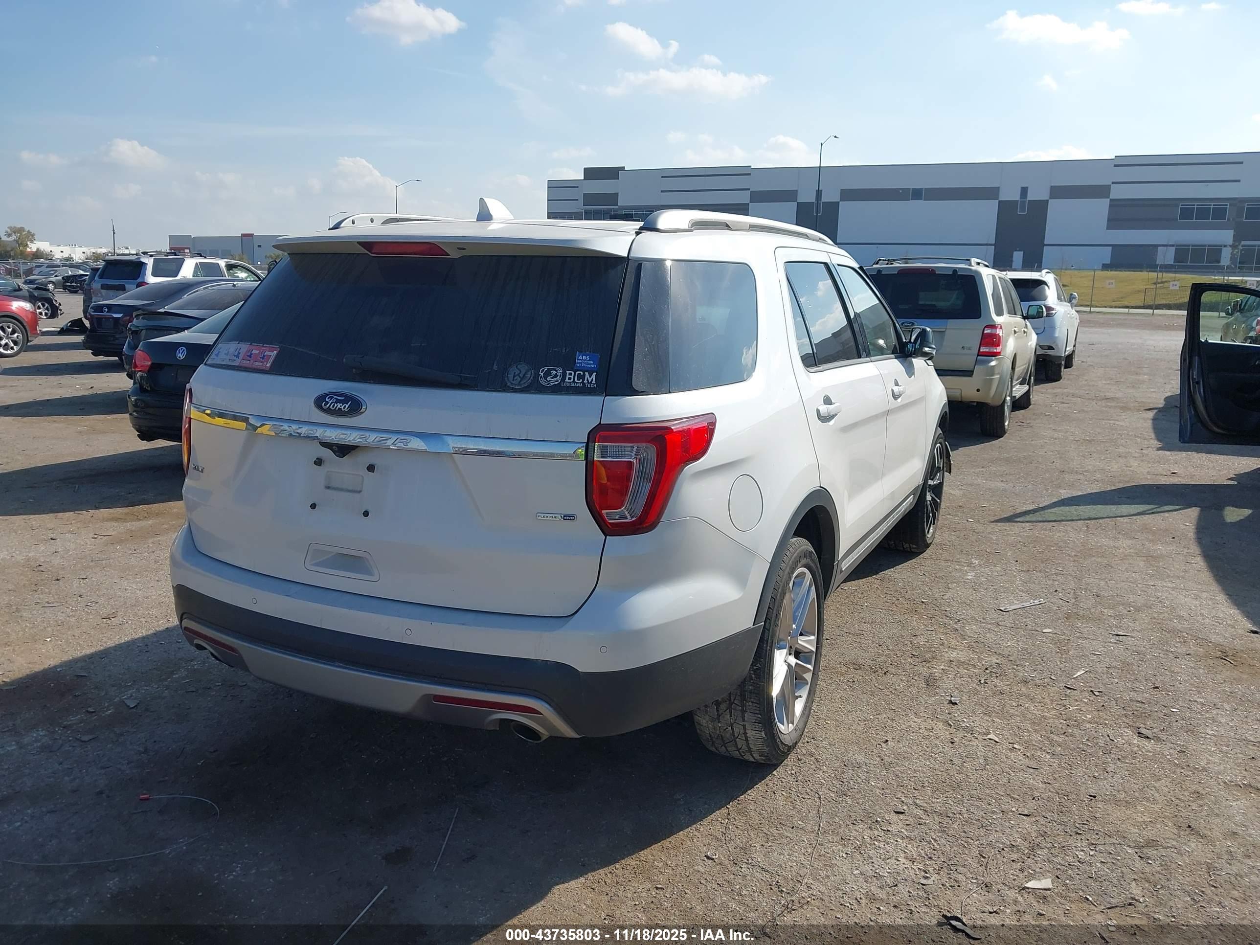 FORD EXPLORER image 4
