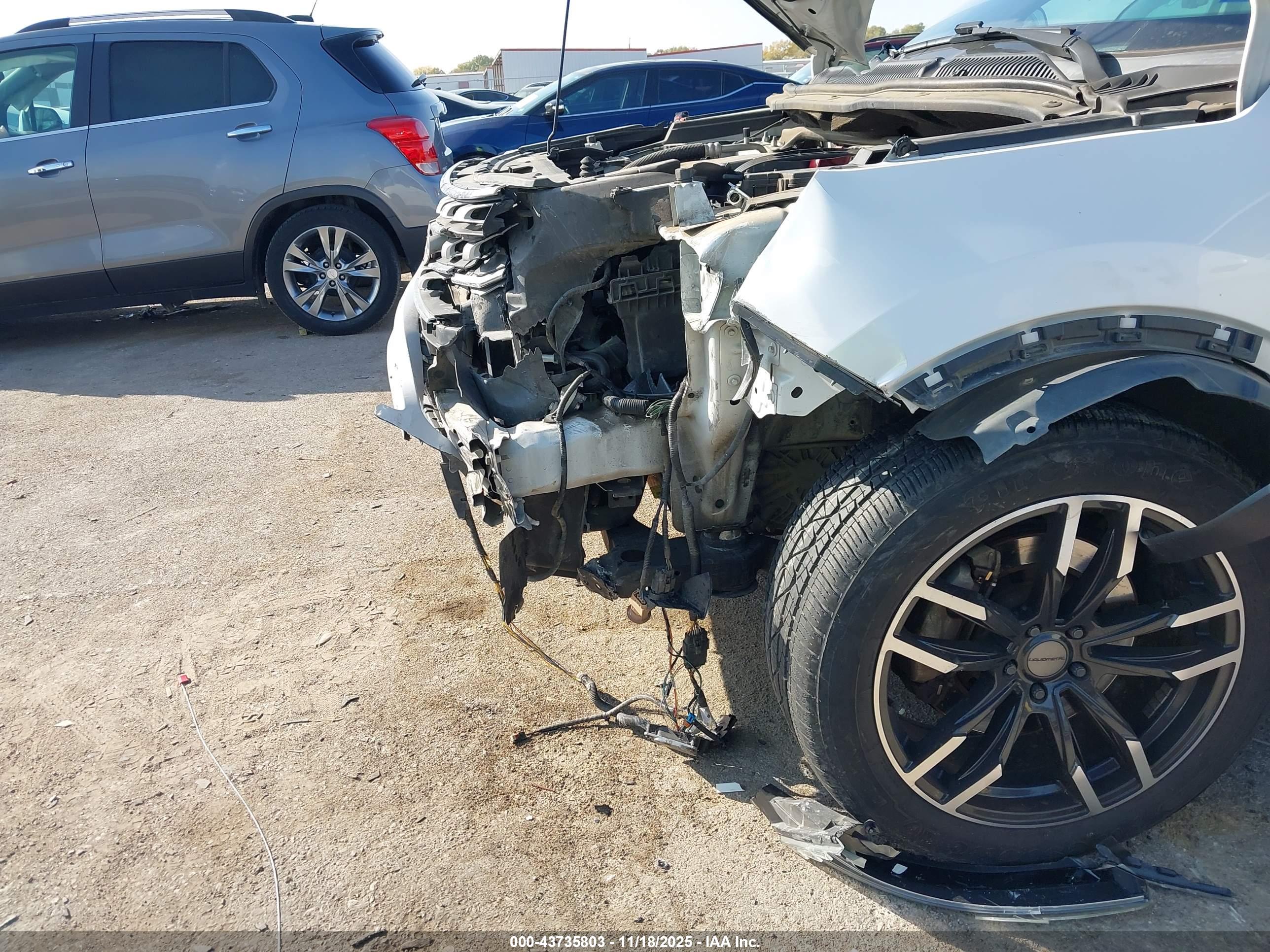 FORD EXPLORER image 6